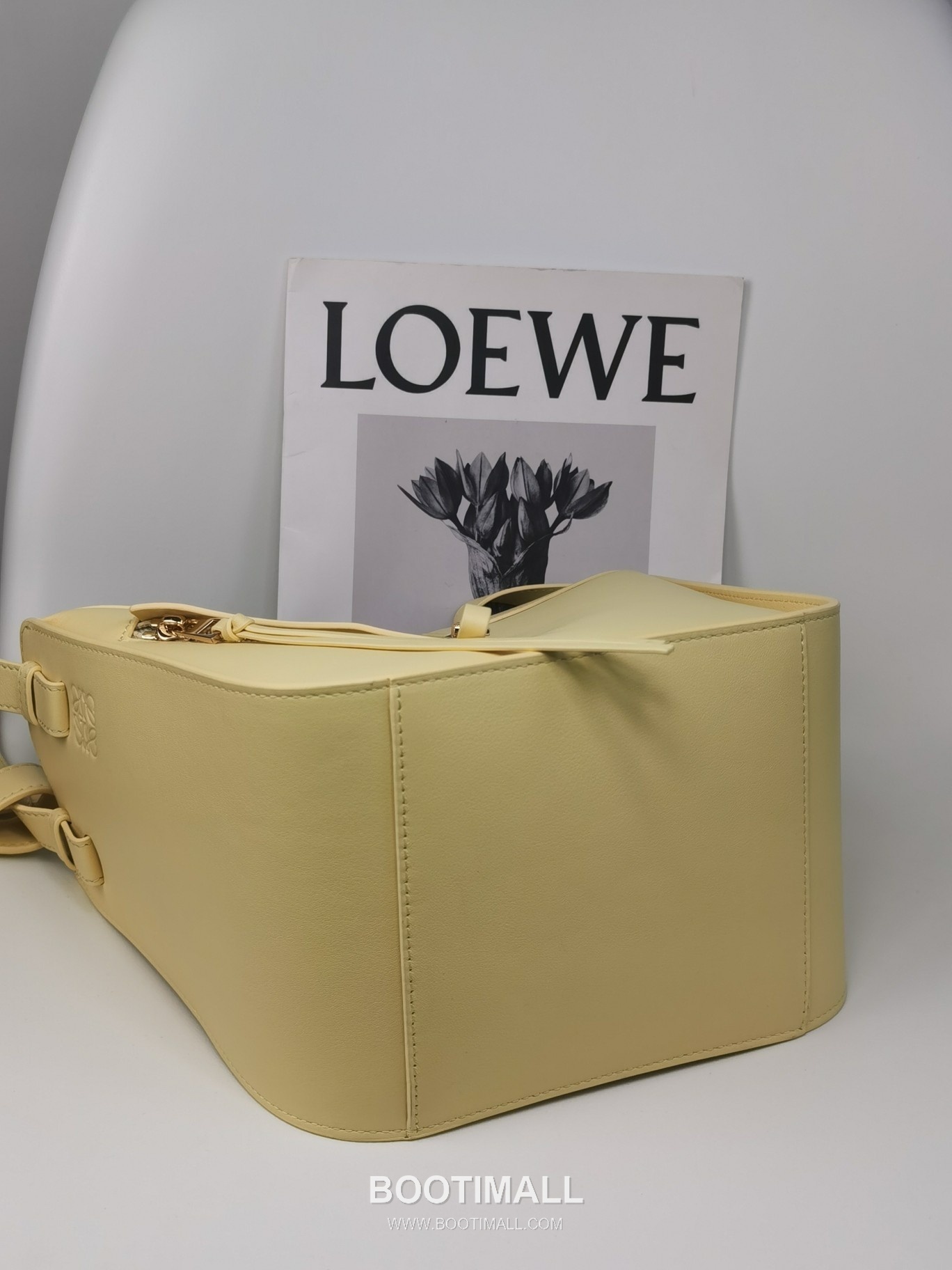 Loewe Hammock Compact Grained Calfskin Leather Shoulder Bag 8047 로에베 해먹 컴팩트 그레인 카프스킨 숄더 크로스백 20cm 7