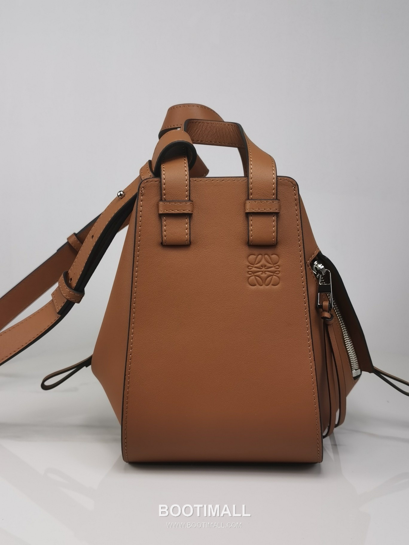 Loewe Hammock Compact Grained Calfskin Leather Shoulder Bag 8047 로에베 해먹 컴팩트 그레인 카프스킨 숄더 크로스백 20cm 3