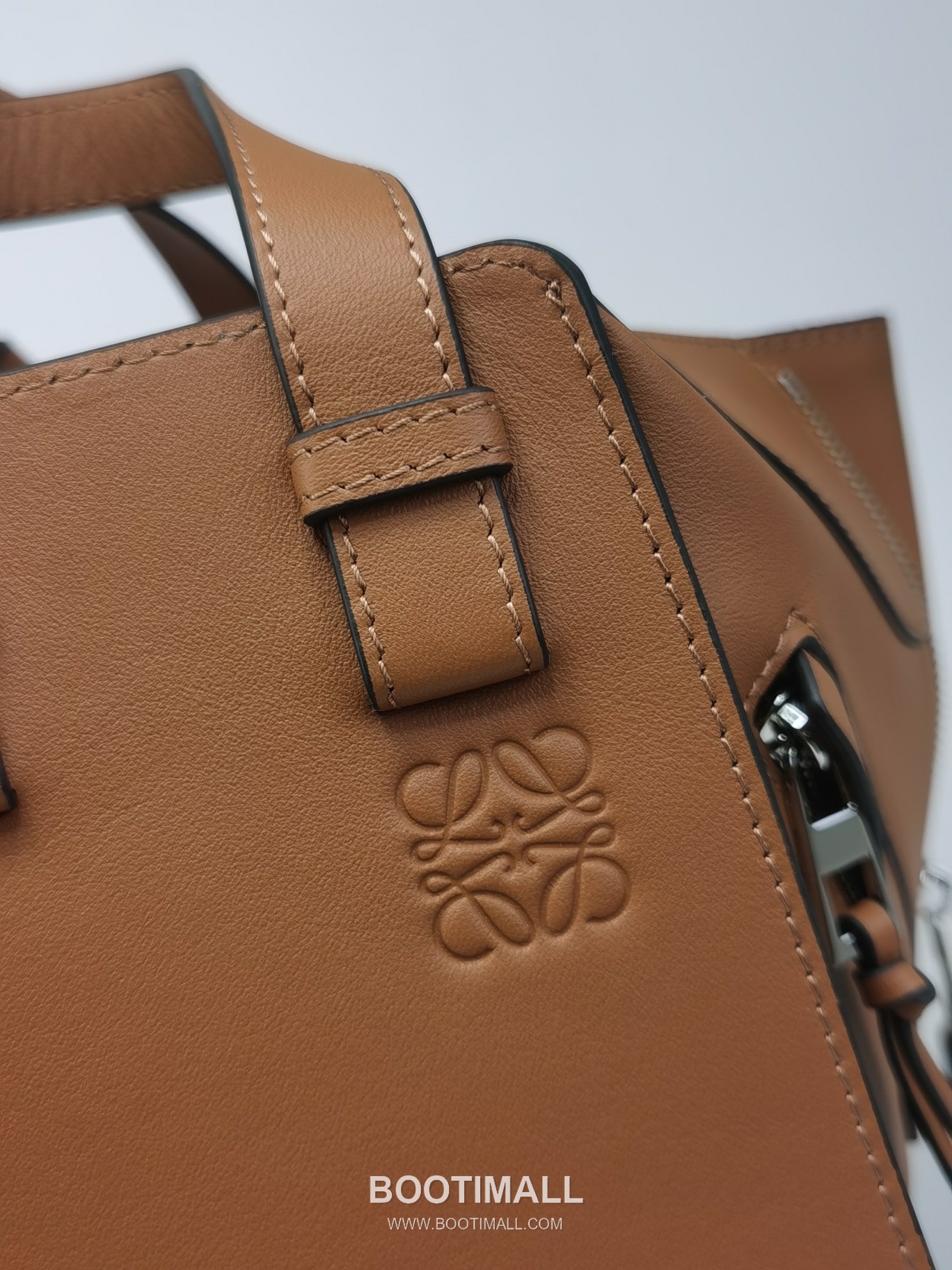 Loewe Hammock Compact Grained Calfskin Leather Shoulder Bag 8047 로에베 해먹 컴팩트 그레인 카프스킨 숄더 크로스백 20cm 4