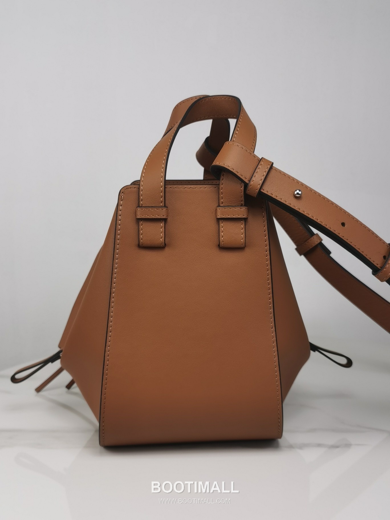 Loewe Hammock Compact Grained Calfskin Leather Shoulder Bag 8047 로에베 해먹 컴팩트 그레인 카프스킨 숄더 크로스백 20cm 6