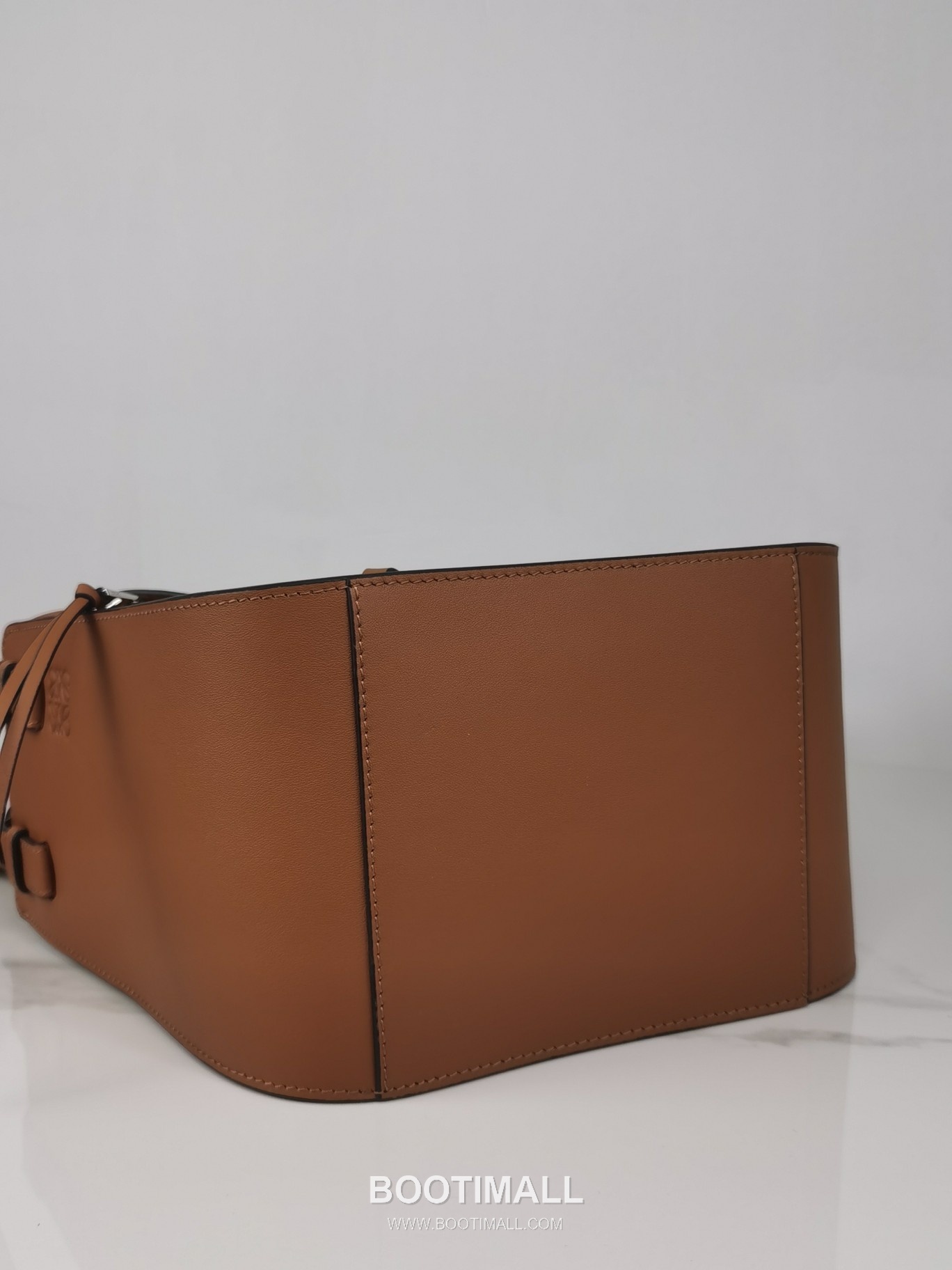 Loewe Hammock Compact Grained Calfskin Leather Shoulder Bag 8047 로에베 해먹 컴팩트 그레인 카프스킨 숄더 크로스백 20cm 7