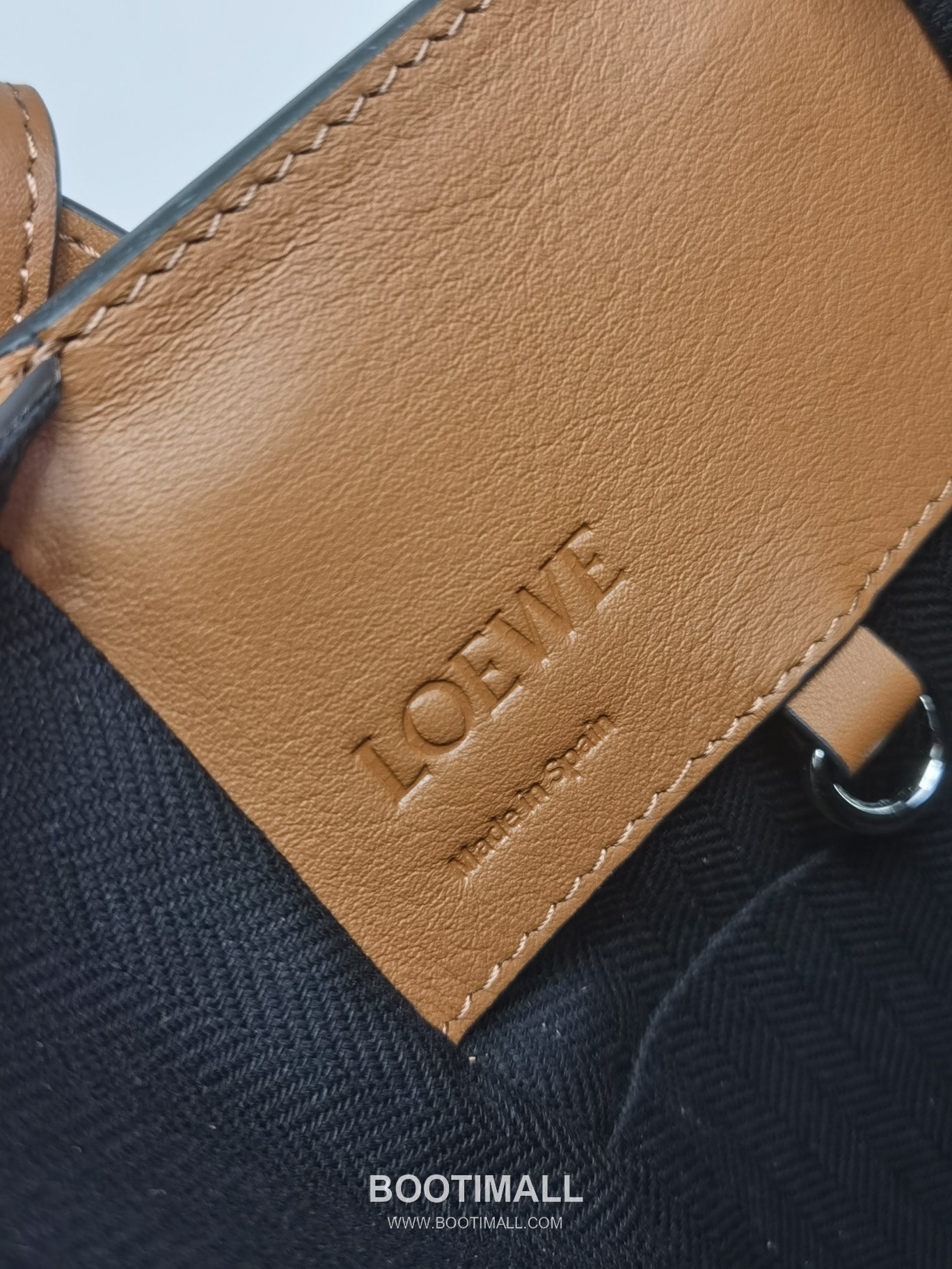 Loewe Hammock Compact Grained Calfskin Leather Shoulder Bag 8047 로에베 해먹 컴팩트 그레인 카프스킨 숄더 크로스백 20cm 9