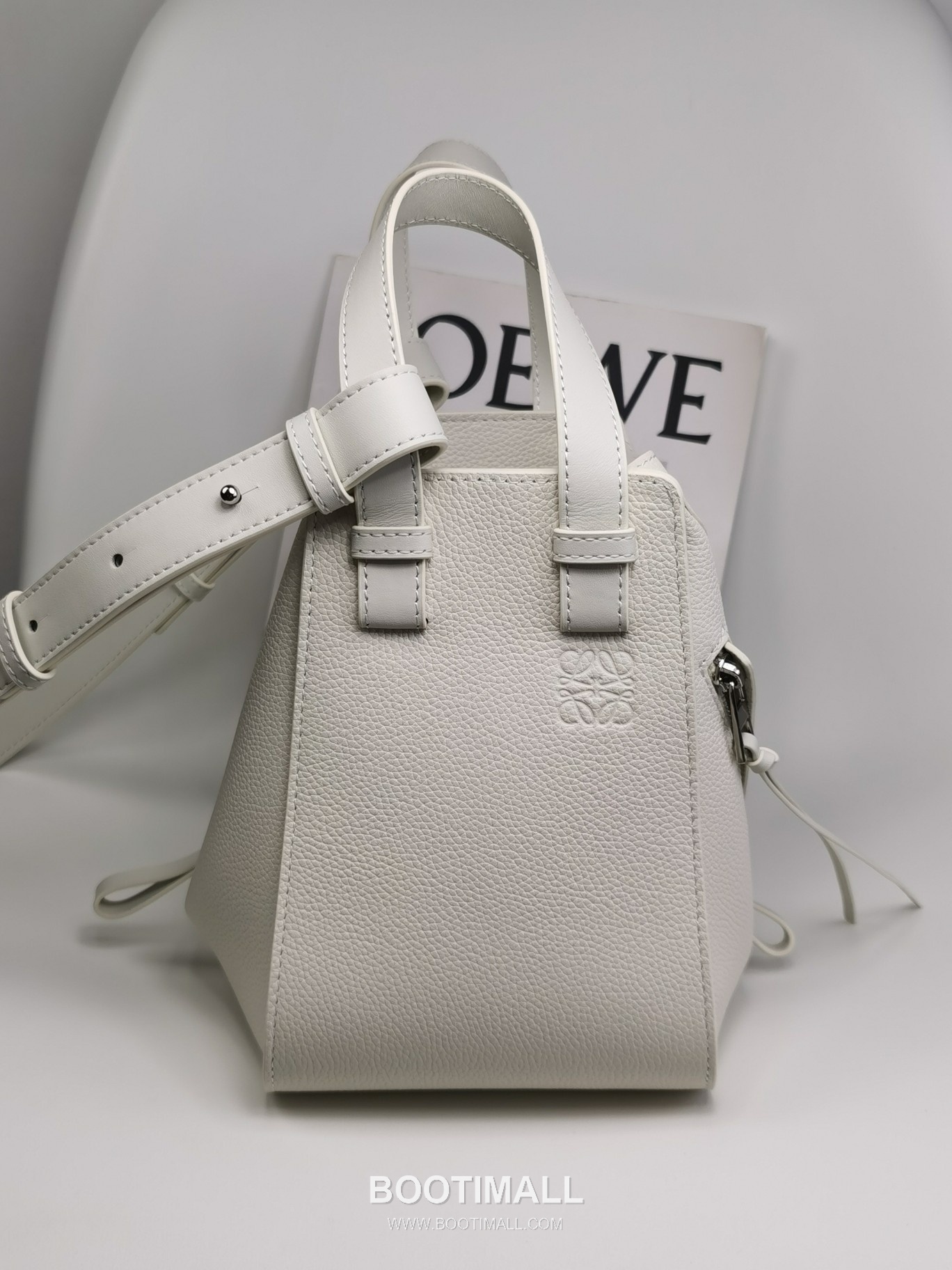 Loewe Hammock Compact Grained Calfskin Leather Shoulder Bag 8047 로에베 해먹 컴팩트 그레인 카프스킨 숄더 크로스백 20cm 5