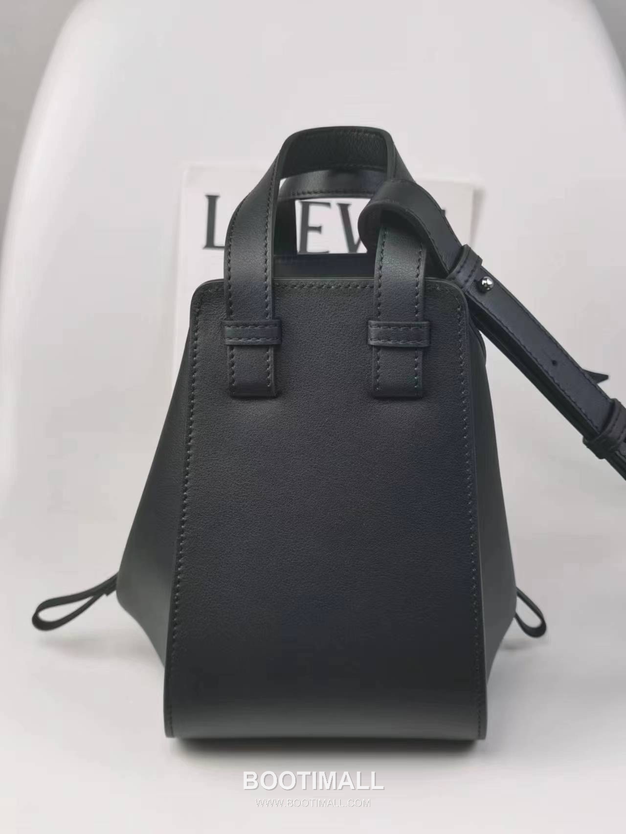 Loewe Hammock Compact Grained Calfskin Leather Shoulder Bag 8047 로에베 해먹 컴팩트 그레인 카프스킨 숄더 크로스백 20cm 3