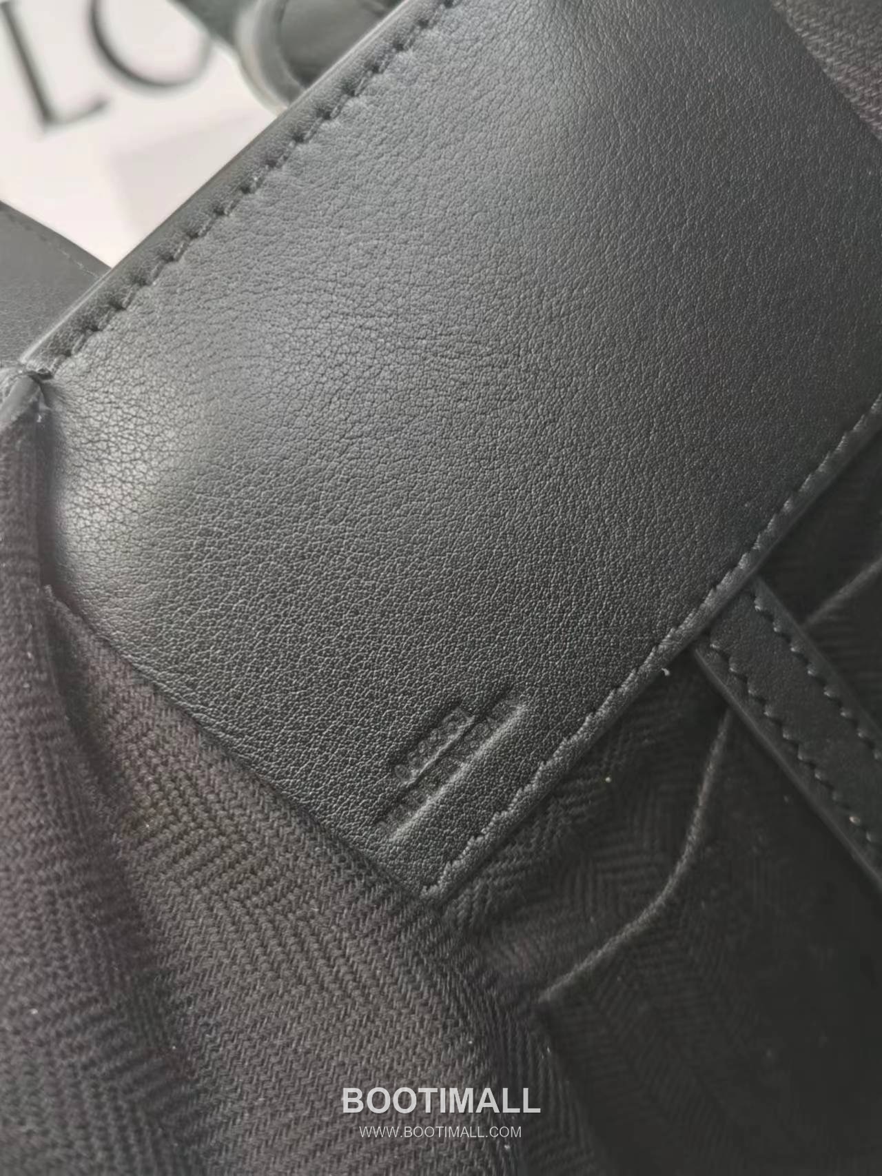 Loewe Hammock Compact Grained Calfskin Leather Shoulder Bag 8047 로에베 해먹 컴팩트 그레인 카프스킨 숄더 크로스백 20cm 8