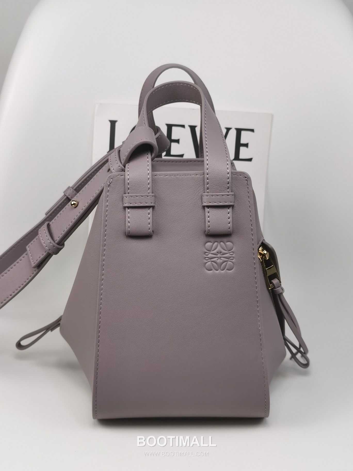 Loewe Hammock Compact Grained Calfskin Leather Shoulder Bag 8047 로에베 해먹 컴팩트 그레인 카프스킨 숄더 크로스백 20cm 1