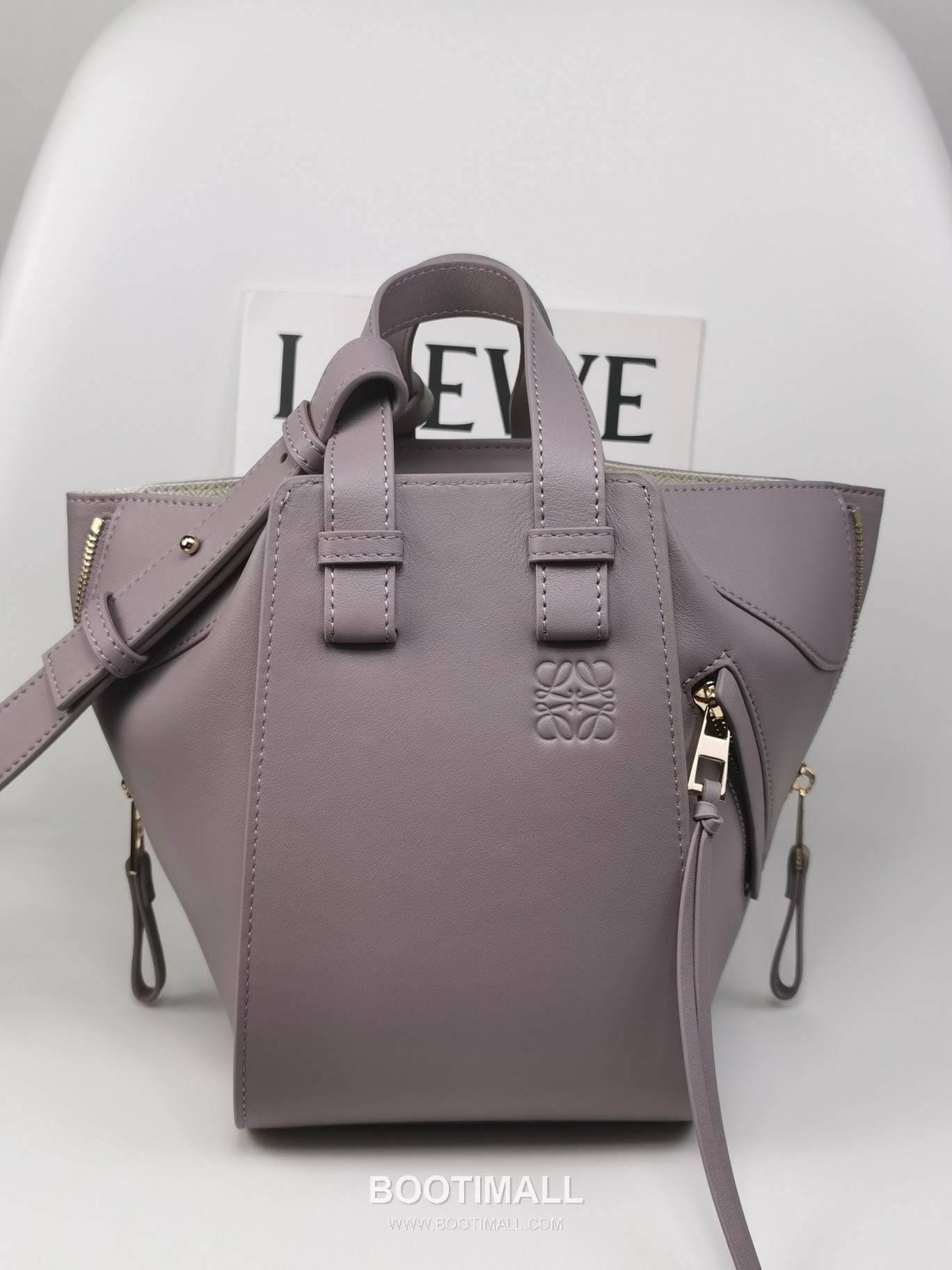 Loewe Hammock Compact Grained Calfskin Leather Shoulder Bag 8047 로에베 해먹 컴팩트 그레인 카프스킨 숄더 크로스백 20cm 2