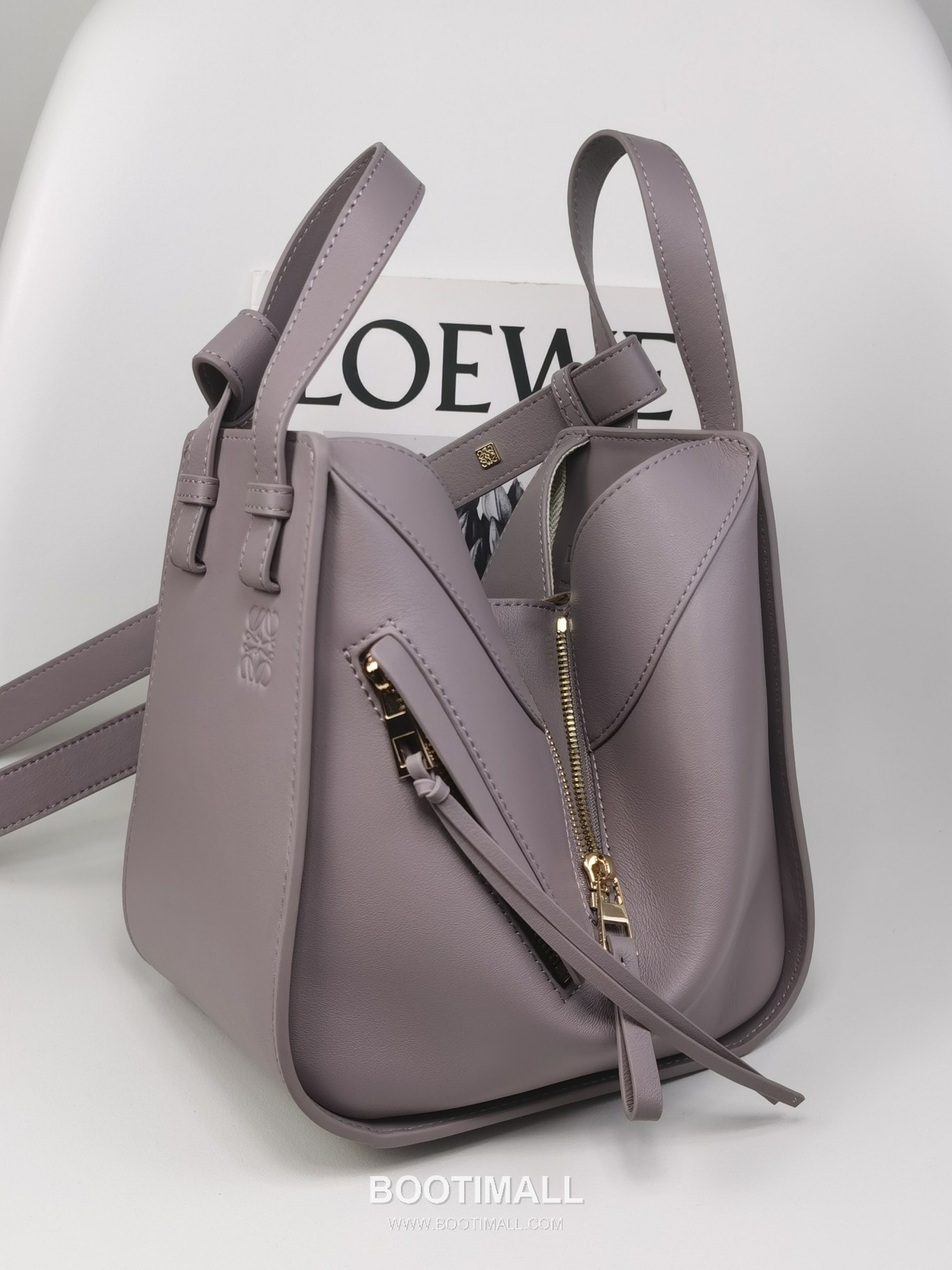 Loewe Hammock Compact Grained Calfskin Leather Shoulder Bag 8047 로에베 해먹 컴팩트 그레인 카프스킨 숄더 크로스백 20cm 3