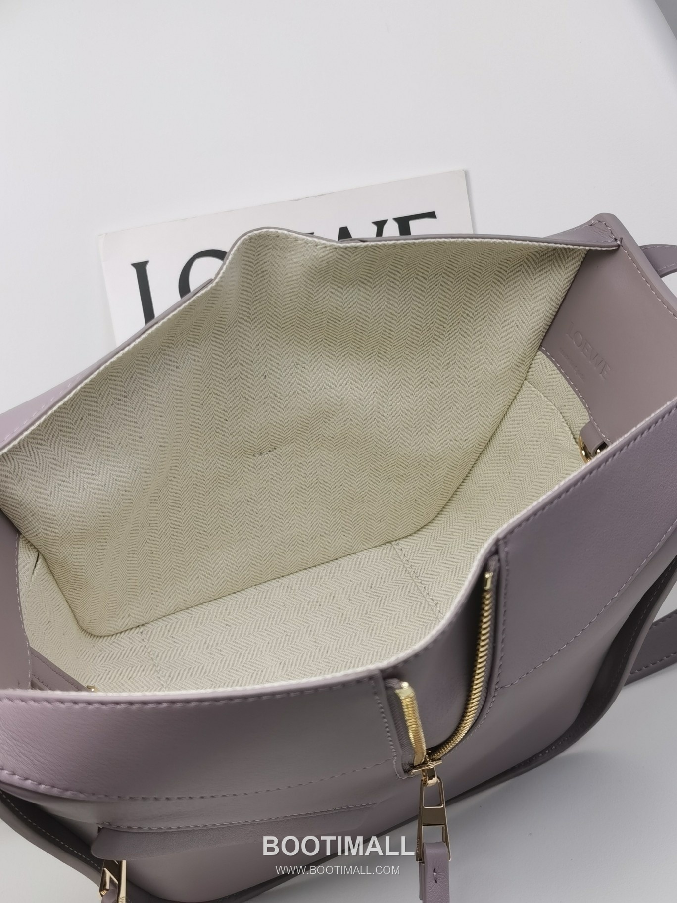 Loewe Hammock Compact Grained Calfskin Leather Shoulder Bag 8047 로에베 해먹 컴팩트 그레인 카프스킨 숄더 크로스백 20cm 5