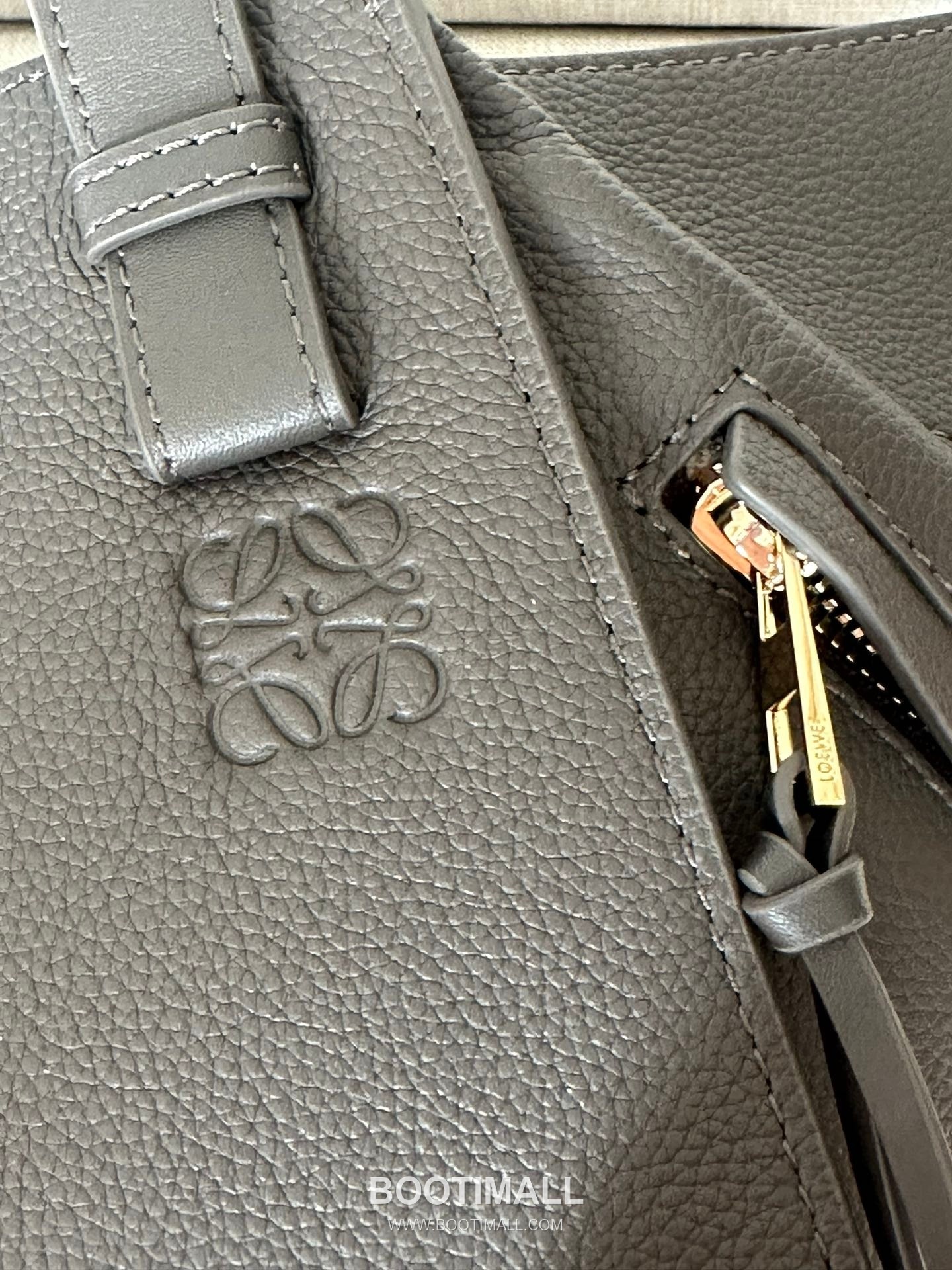 Loewe Hammock Compact Grained Calfskin Leather Shoulder Bag 8047 로에베 해먹 컴팩트 그레인 카프스킨 숄더 크로스백 20cm 7