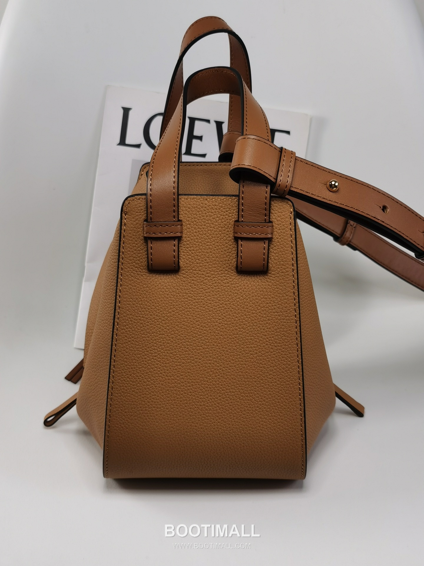 Loewe Hammock Compact Grained Calfskin Leather Shoulder Bag 8047 로에베 해먹 컴팩트 그레인 카프스킨 숄더 크로스백 20cm 3