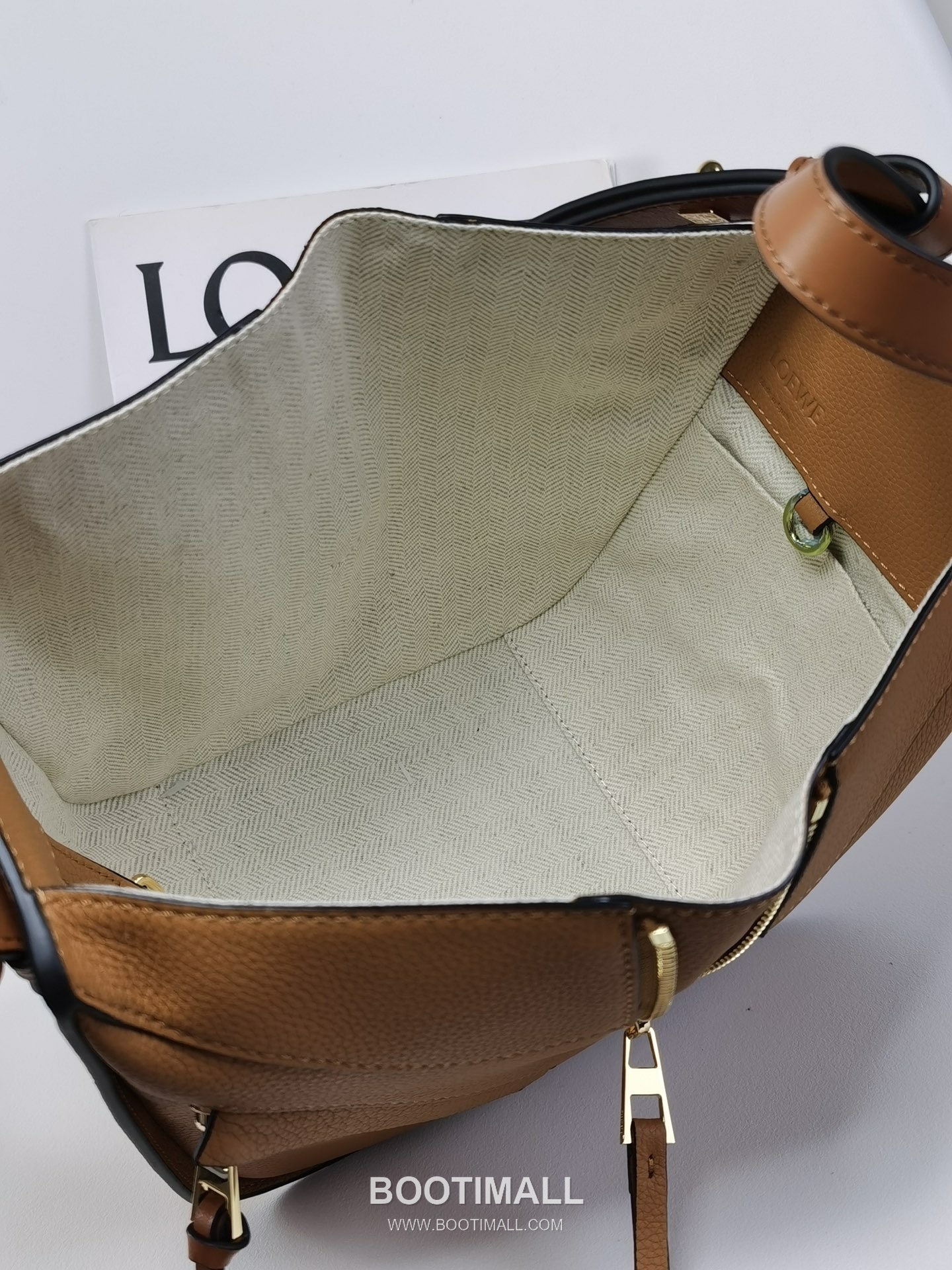 Loewe Hammock Compact Grained Calfskin Leather Shoulder Bag 8047 로에베 해먹 컴팩트 그레인 카프스킨 숄더 크로스백 20cm 7