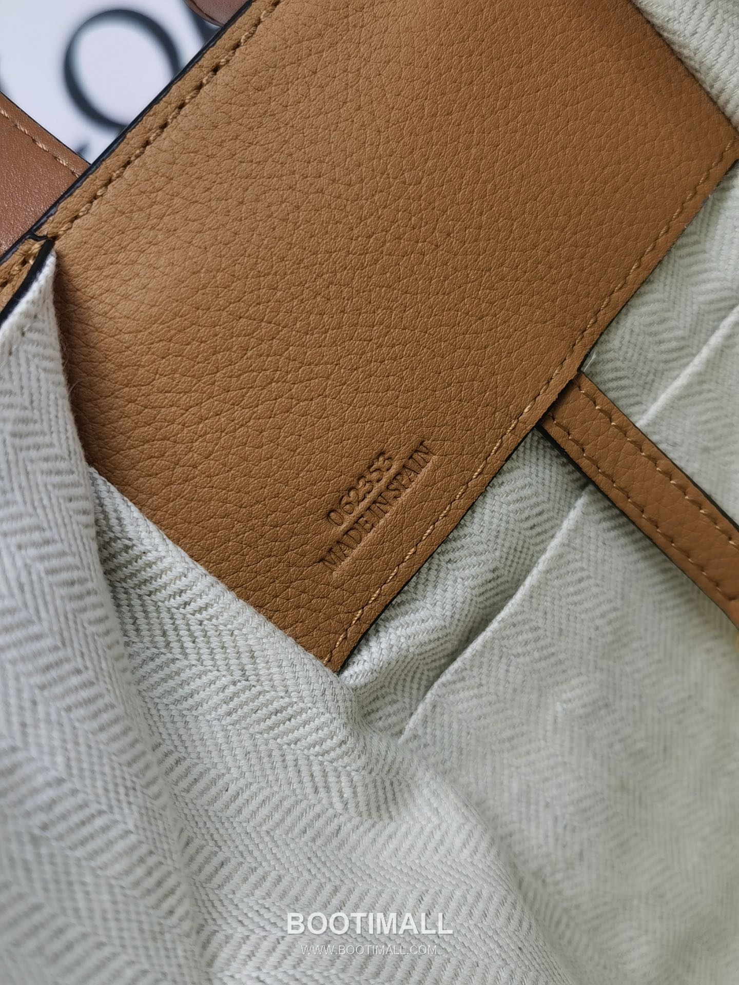 Loewe Hammock Compact Grained Calfskin Leather Shoulder Bag 8047 로에베 해먹 컴팩트 그레인 카프스킨 숄더 크로스백 20cm 9