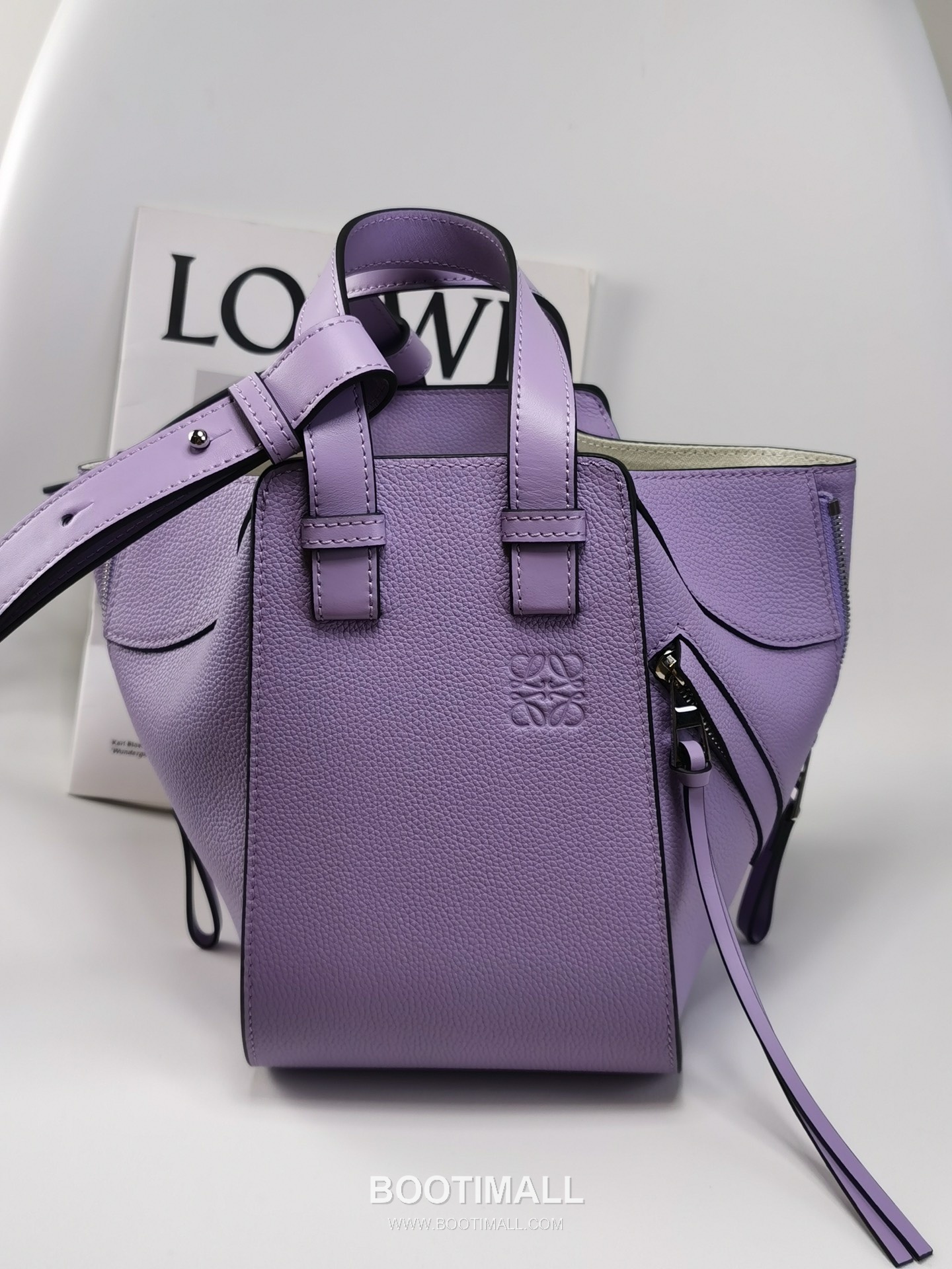 Loewe Hammock Compact Grained Calfskin Leather Shoulder Bag 8047 로에베 해먹 컴팩트 그레인 카프스킨 숄더 크로스백 20cm 1
