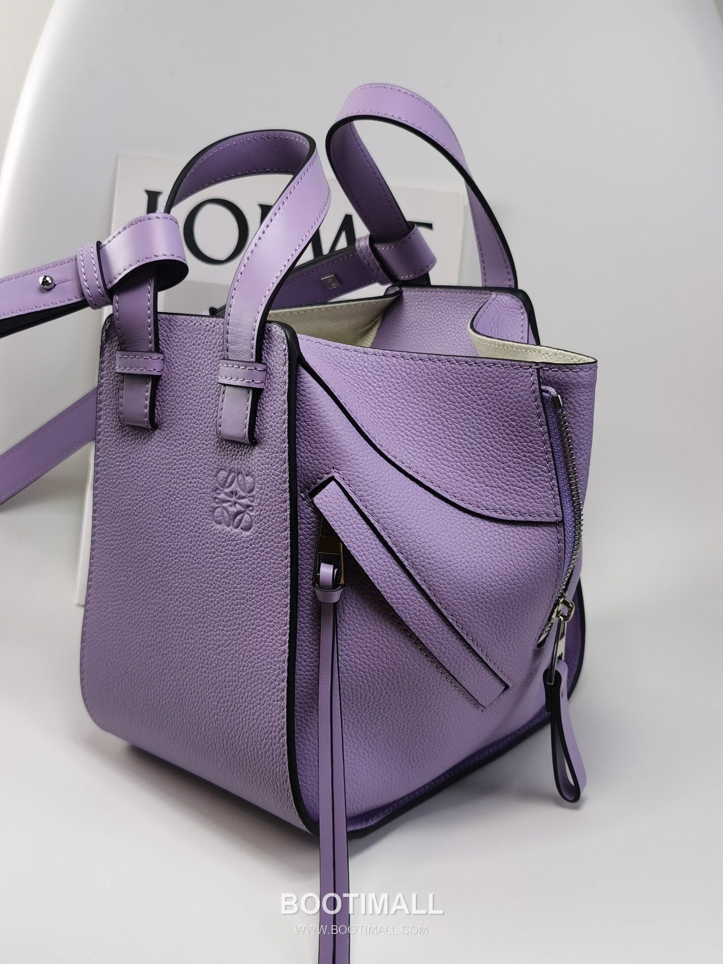 Loewe Hammock Compact Grained Calfskin Leather Shoulder Bag 8047 로에베 해먹 컴팩트 그레인 카프스킨 숄더 크로스백 20cm 2