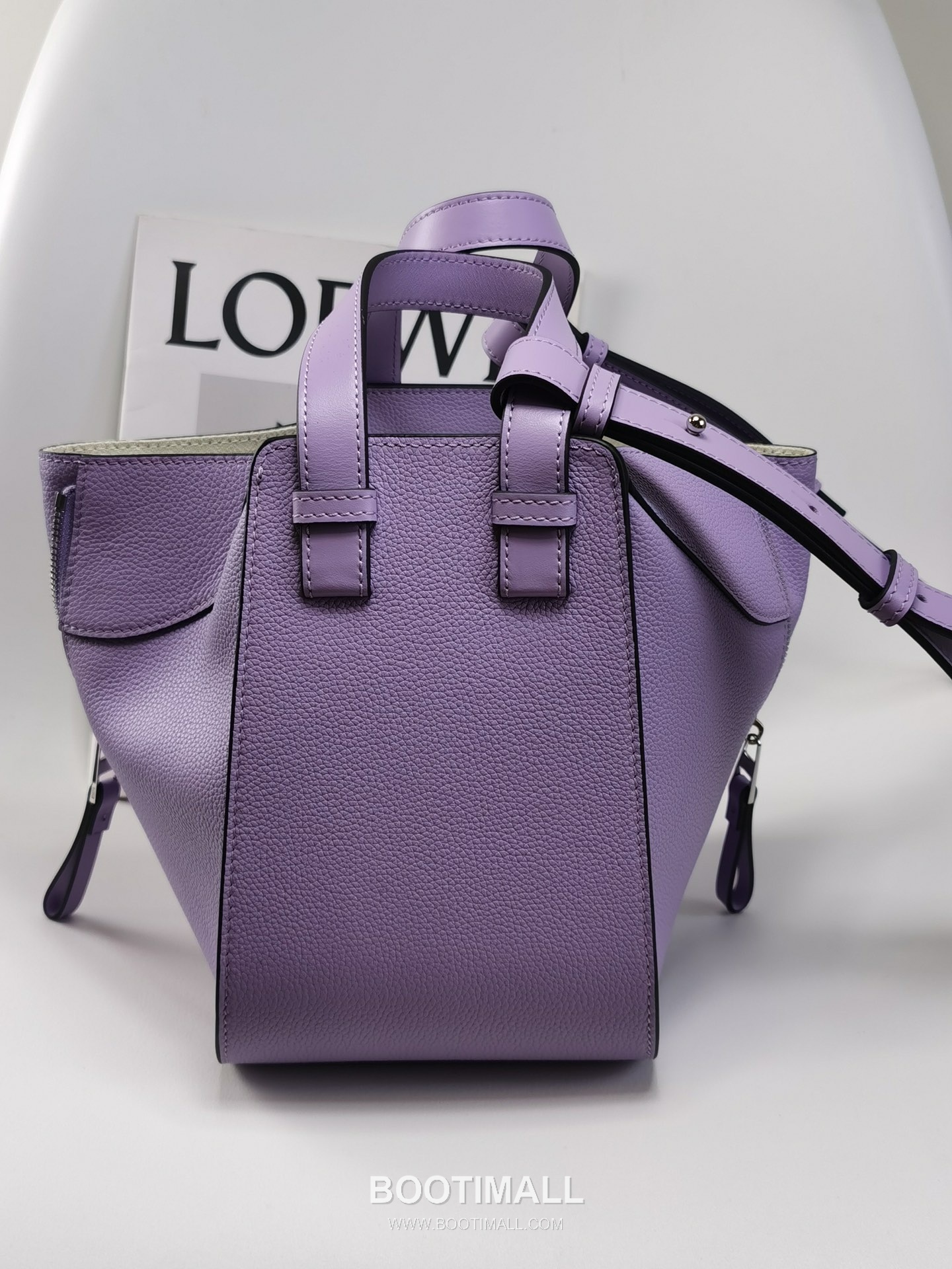 Loewe Hammock Compact Grained Calfskin Leather Shoulder Bag 8047 로에베 해먹 컴팩트 그레인 카프스킨 숄더 크로스백 20cm 3