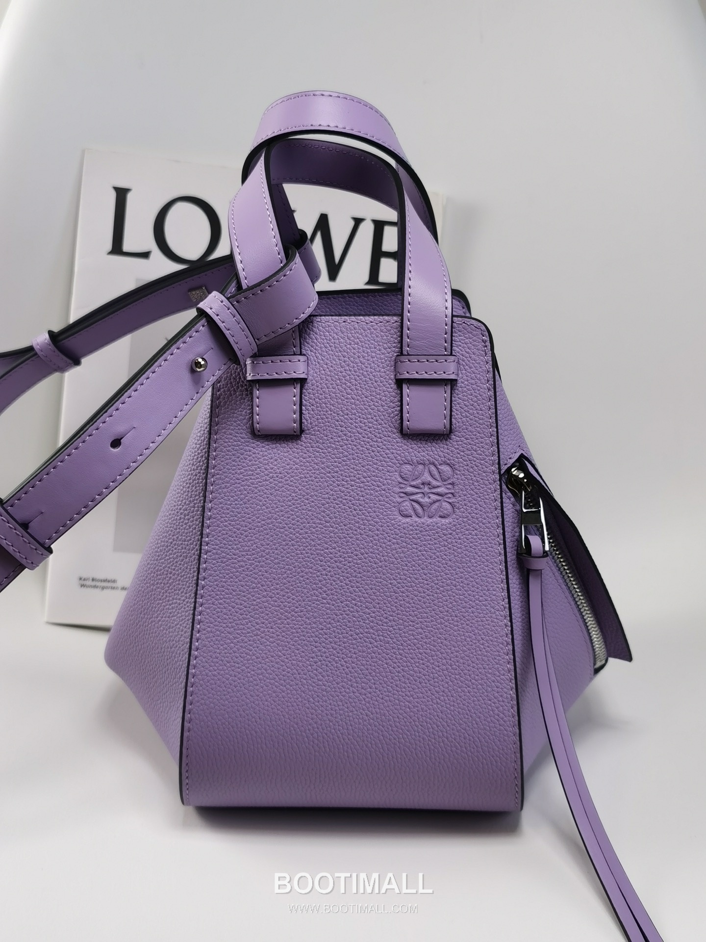 Loewe Hammock Compact Grained Calfskin Leather Shoulder Bag 8047 로에베 해먹 컴팩트 그레인 카프스킨 숄더 크로스백 20cm 4