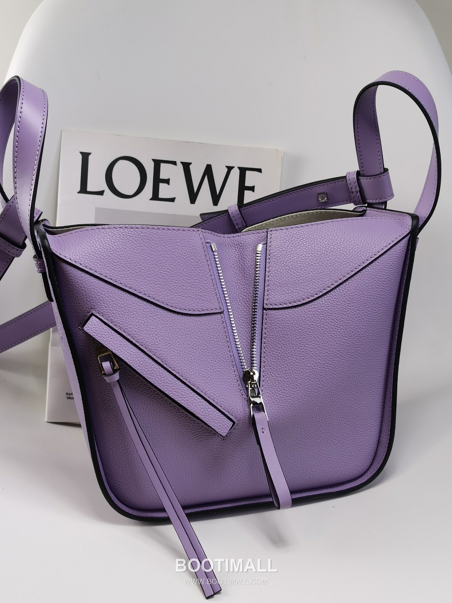 Loewe Hammock Compact Grained Calfskin Leather Shoulder Bag 8047 로에베 해먹 컴팩트 그레인 카프스킨 숄더 크로스백 20cm 5