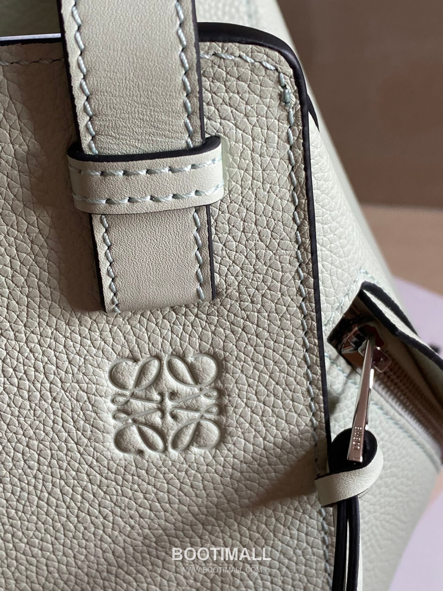 Loewe Hammock Compact Grained Calfskin Leather Shoulder Bag 8047 로에베 해먹 컴팩트 그레인 카프스킨 숄더 크로스백 20cm 9