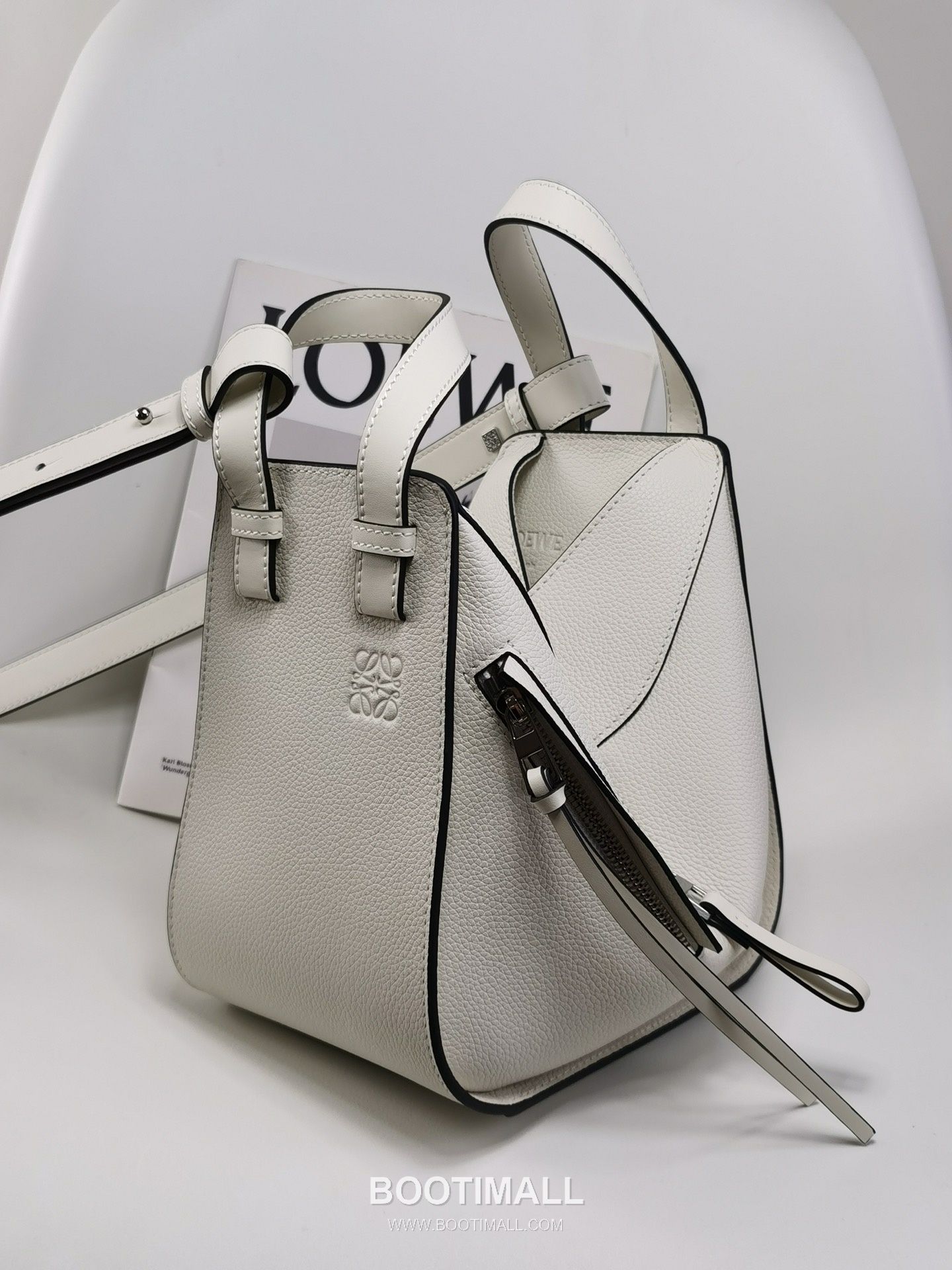 Loewe Hammock Compact Grained Calfskin Leather Shoulder Bag 8047 로에베 해먹 컴팩트 그레인 카프스킨 숄더 크로스백 20cm 2
