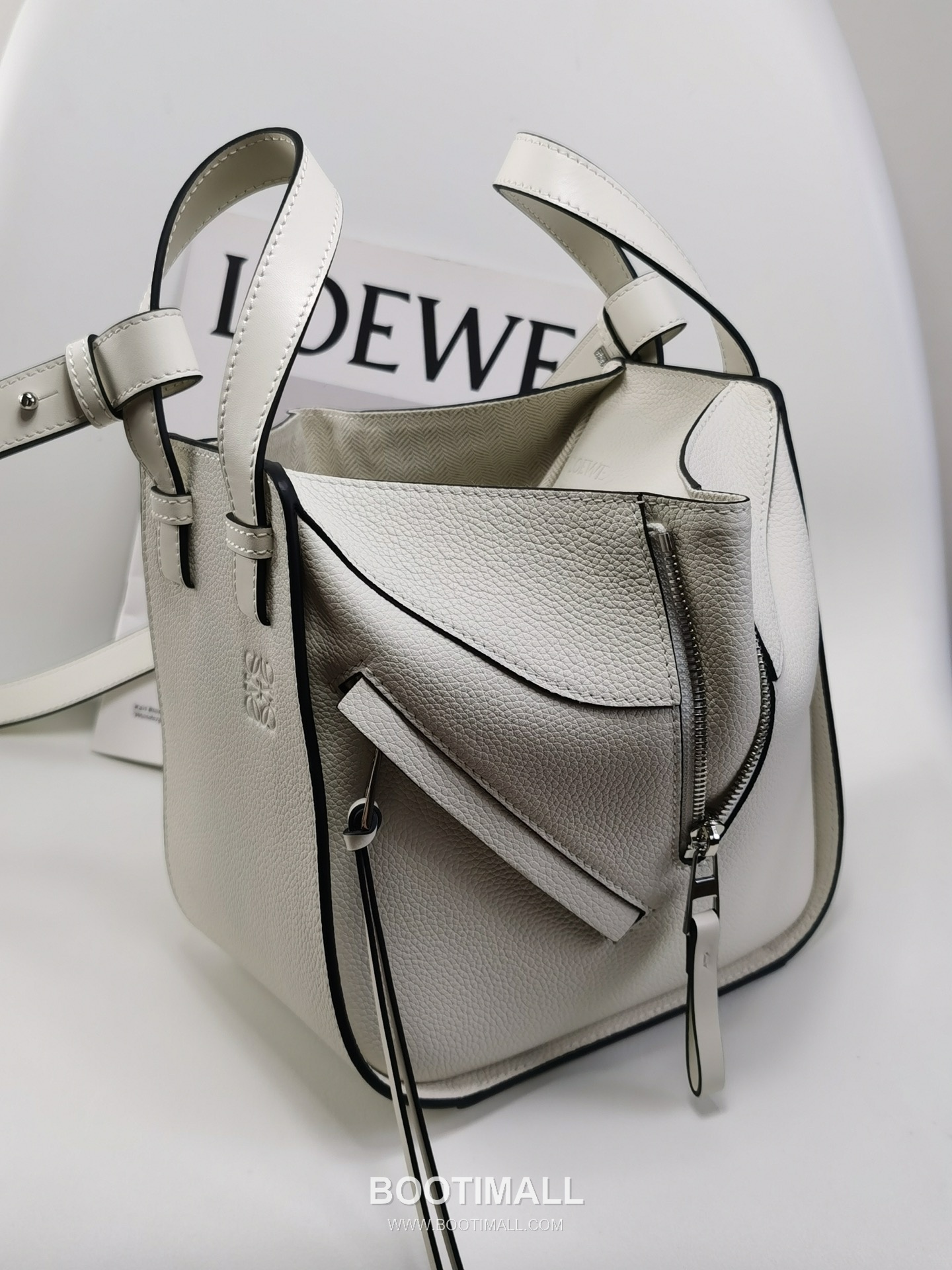 Loewe Hammock Compact Grained Calfskin Leather Shoulder Bag 8047 로에베 해먹 컴팩트 그레인 카프스킨 숄더 크로스백 20cm 5