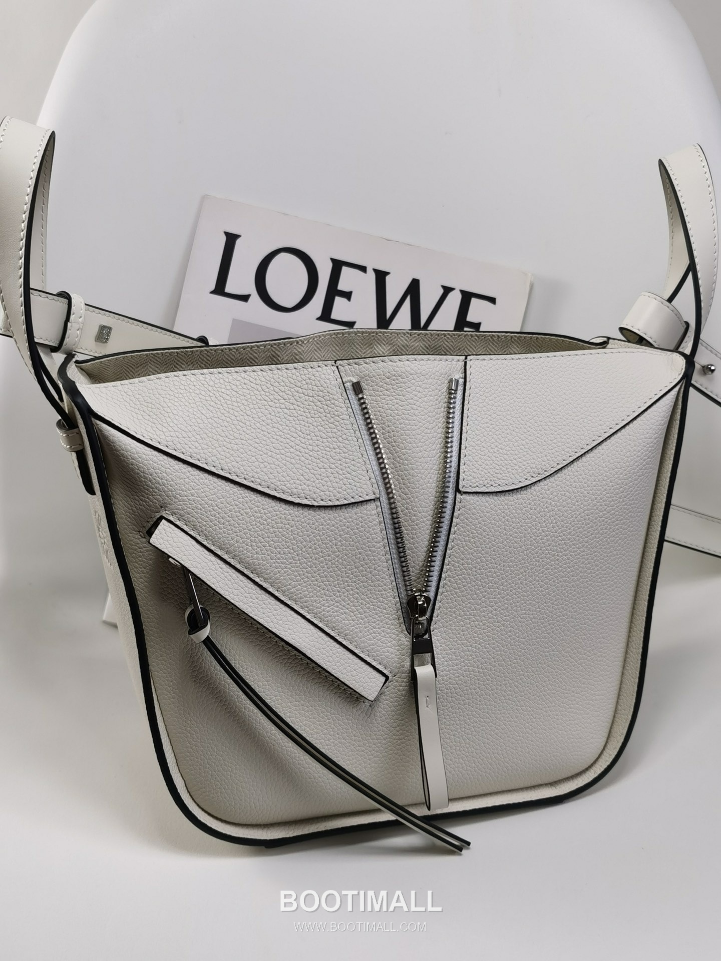 Loewe Hammock Compact Grained Calfskin Leather Shoulder Bag 8047 로에베 해먹 컴팩트 그레인 카프스킨 숄더 크로스백 20cm 6
