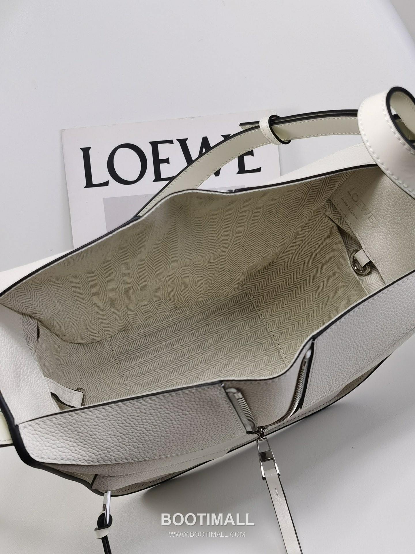 Loewe Hammock Compact Grained Calfskin Leather Shoulder Bag 8047 로에베 해먹 컴팩트 그레인 카프스킨 숄더 크로스백 20cm 9