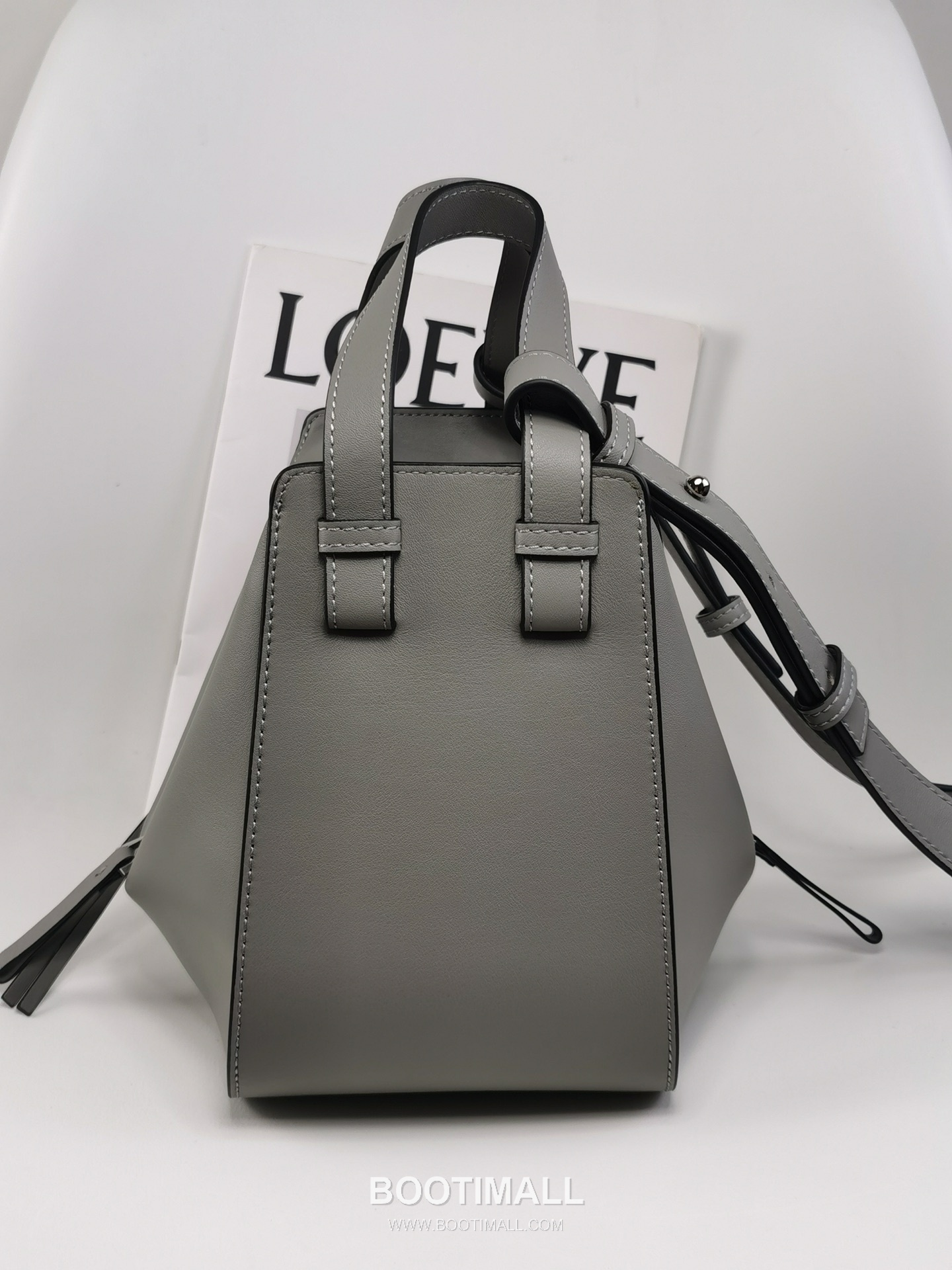 Loewe Hammock Compact Grained Calfskin Leather Shoulder Bag 8047 로에베 해먹 컴팩트 그레인 카프스킨 숄더 크로스백 20cm 3