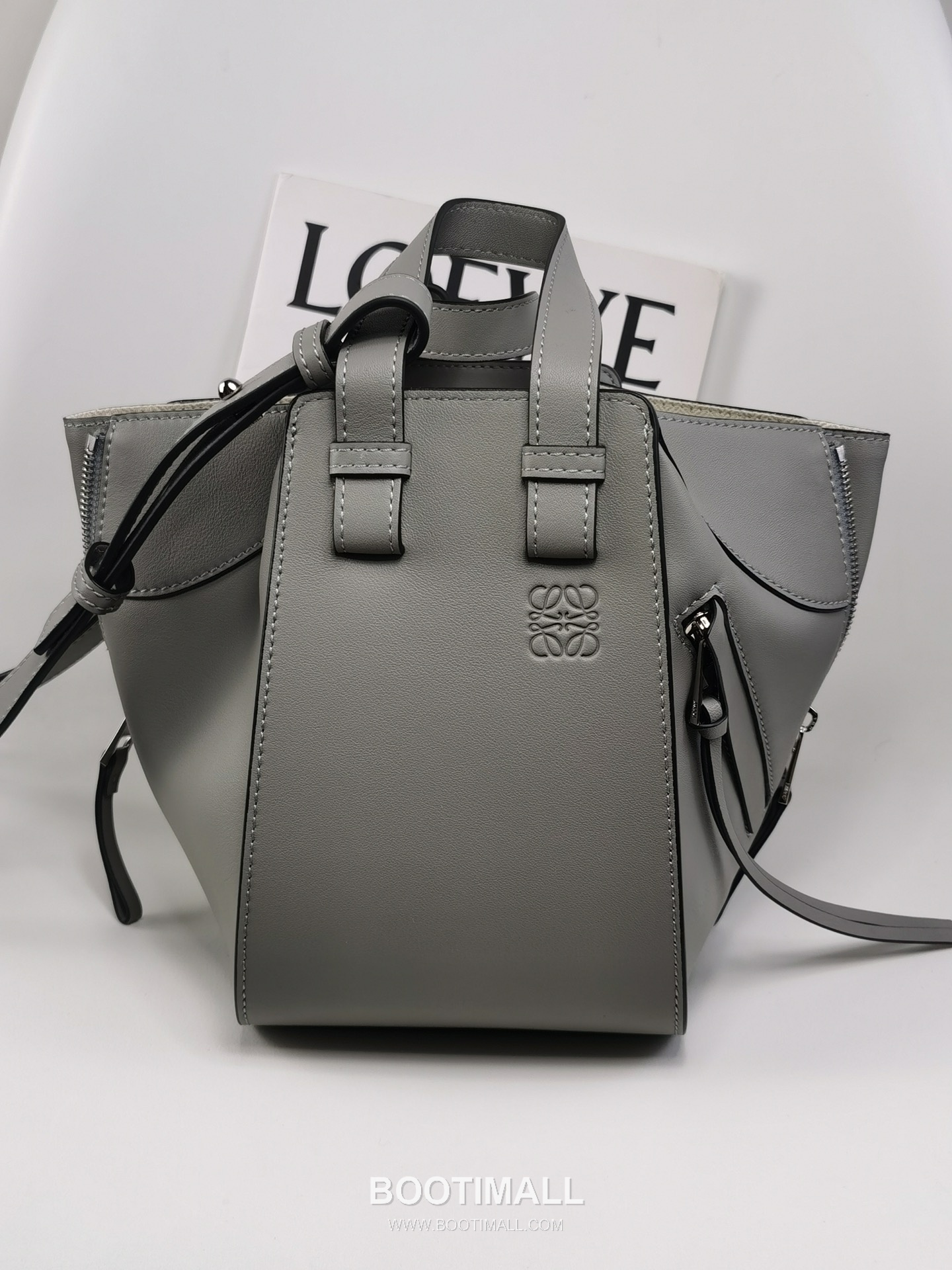 Loewe Hammock Compact Grained Calfskin Leather Shoulder Bag 8047 로에베 해먹 컴팩트 그레인 카프스킨 숄더 크로스백 20cm 5