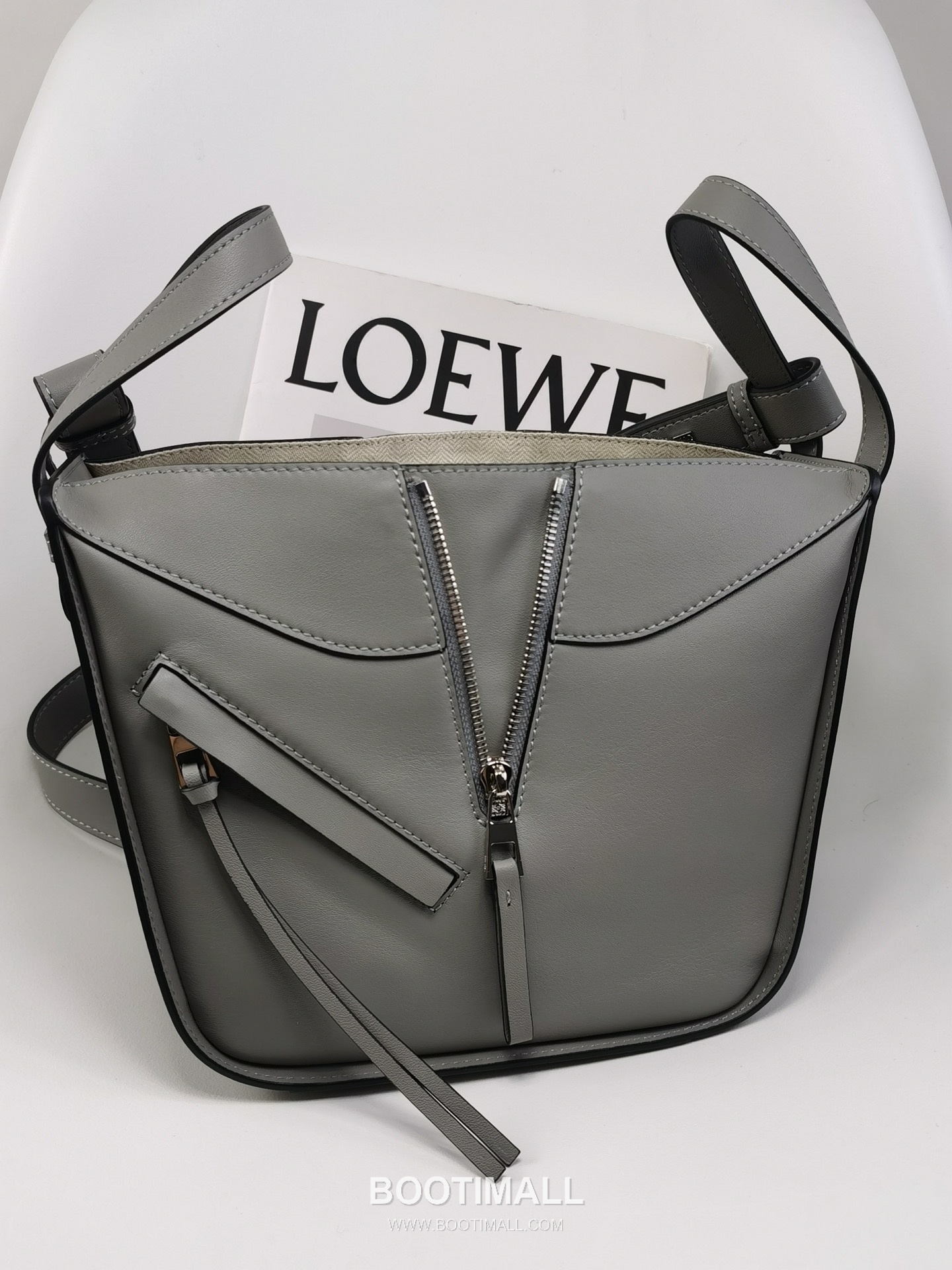 Loewe Hammock Compact Grained Calfskin Leather Shoulder Bag 8047 로에베 해먹 컴팩트 그레인 카프스킨 숄더 크로스백 20cm 6