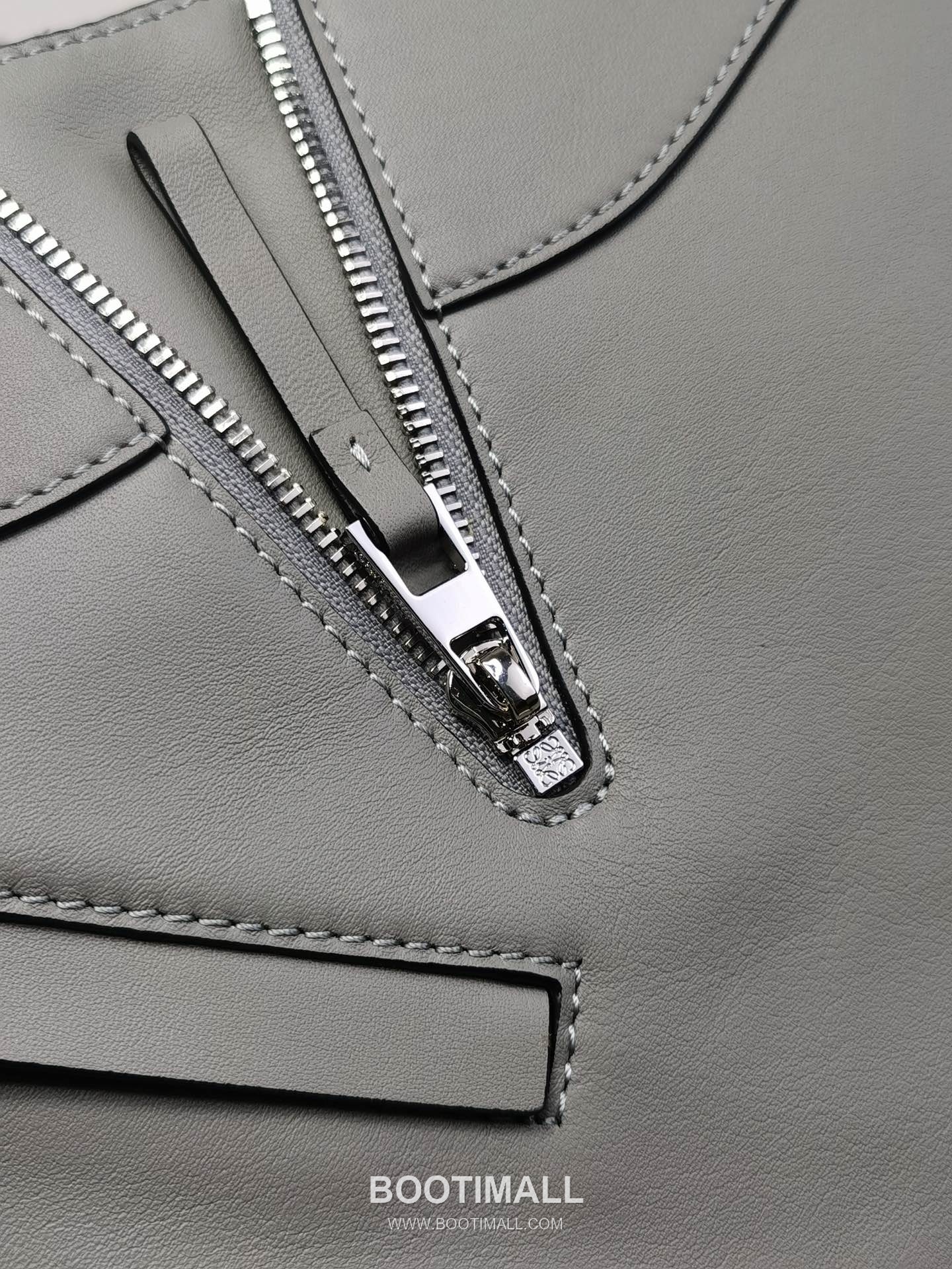 Loewe Hammock Compact Grained Calfskin Leather Shoulder Bag 8047 로에베 해먹 컴팩트 그레인 카프스킨 숄더 크로스백 20cm 8