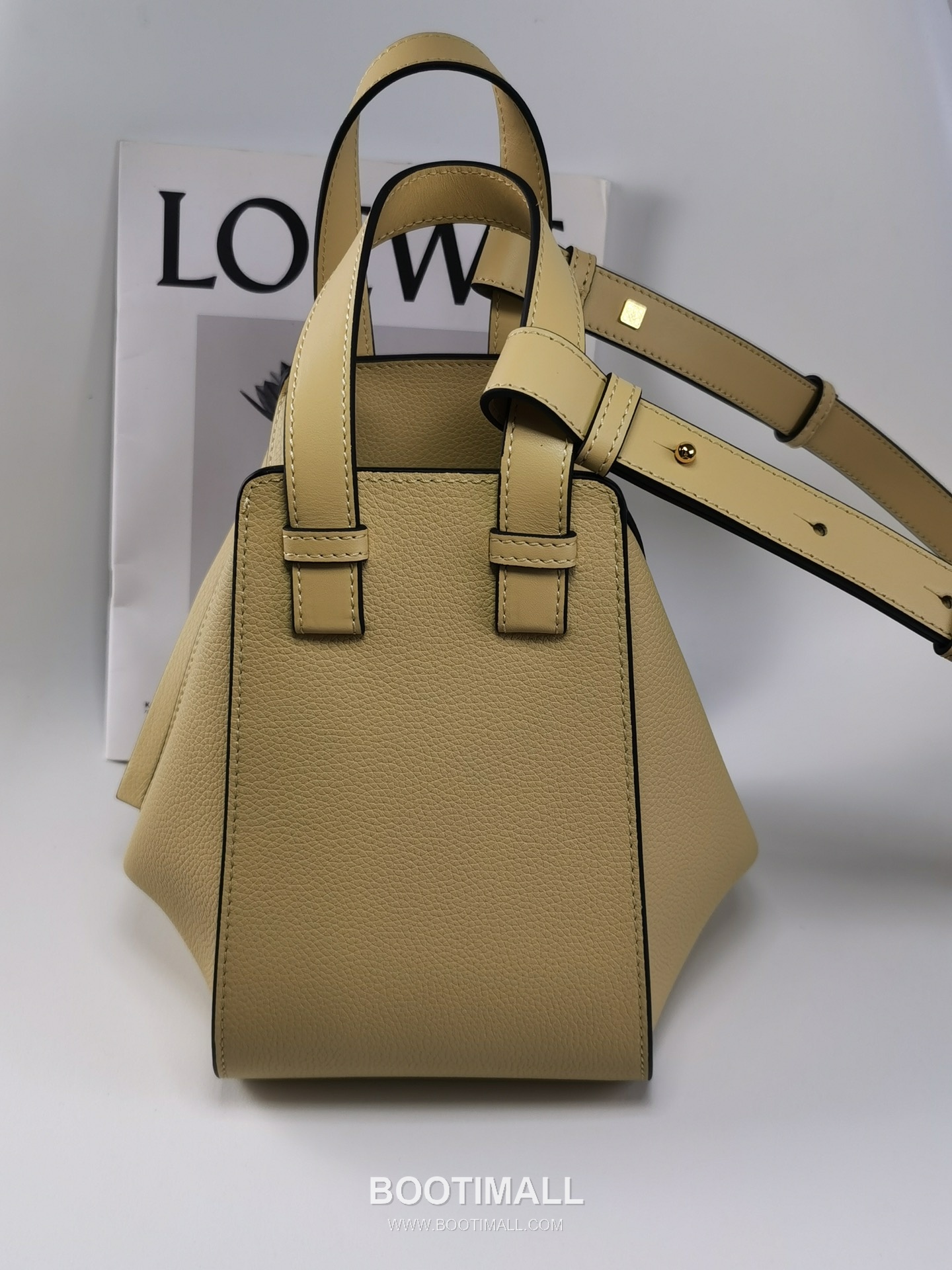 Loewe Hammock Compact Grained Calfskin Leather Shoulder Bag 8047 로에베 해먹 컴팩트 그레인 카프스킨 숄더 크로스백 20cm 4