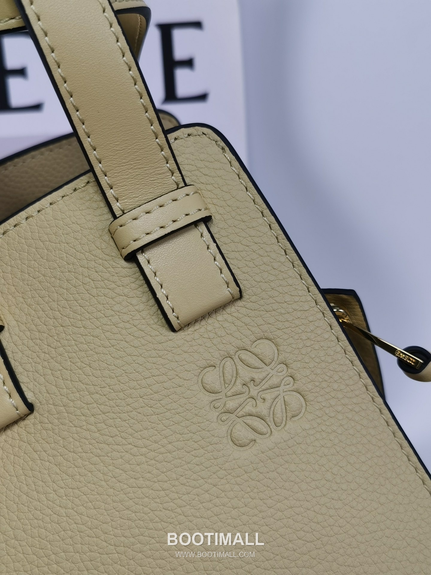 Loewe Hammock Compact Grained Calfskin Leather Shoulder Bag 8047 로에베 해먹 컴팩트 그레인 카프스킨 숄더 크로스백 20cm 7