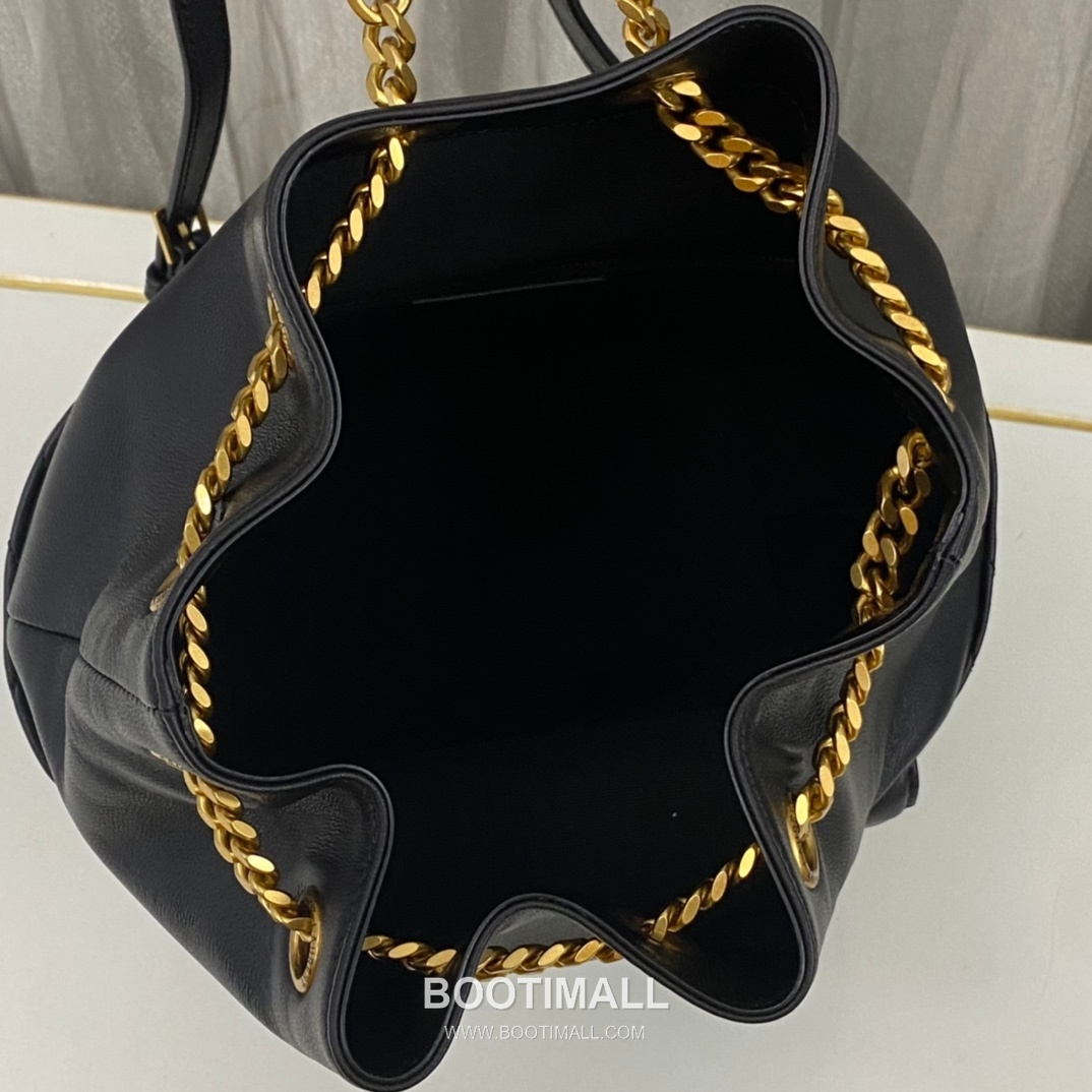 Saint Laurent Monogram Flap Pocket Lambskin Backpack 672609 생로랑 모노그램 램스킨 플랩 백팩 29cm 10