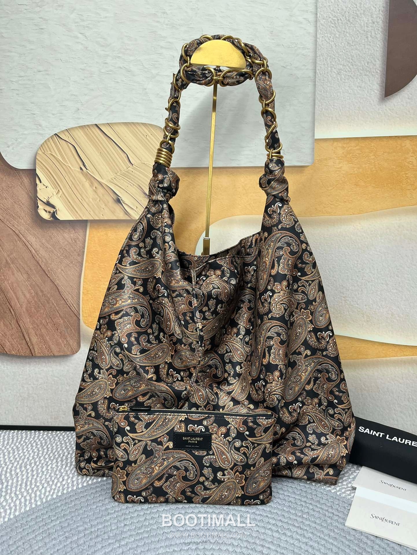Saint Laurent Le Cassandre Paisley Print Satin Tote Bag 834750 생로랑 르 카산드르 페이즐리 프린트 새틴 토트백 47cm 10
