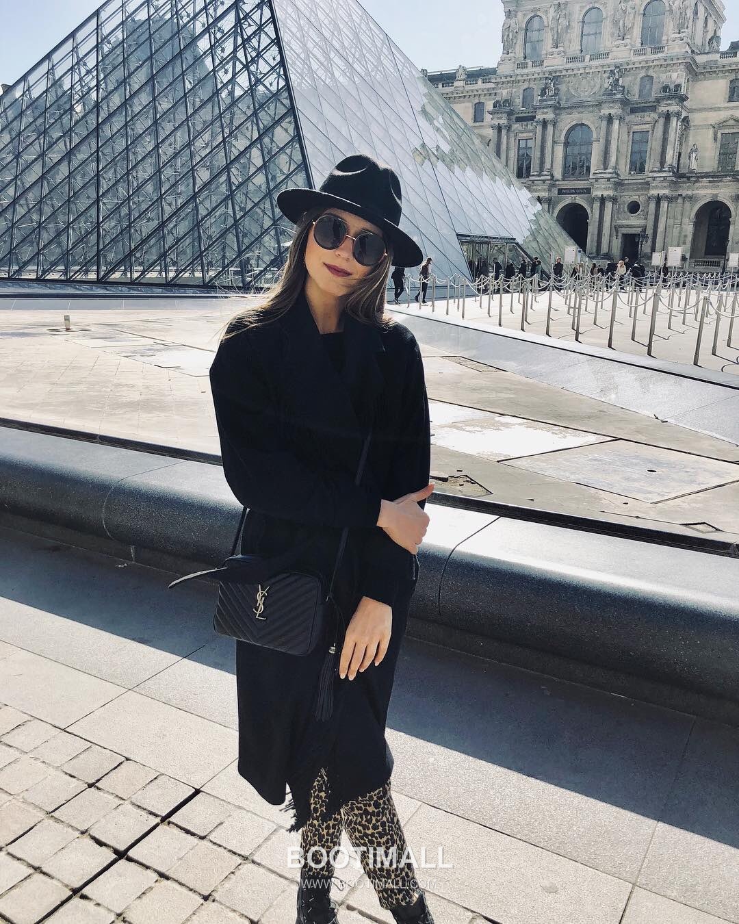 Saint Laurent Lou Calfskin Leather Camera Bag 574494 생로랑 루 카프스킨 레더 카메라 크로스백 23cm 8