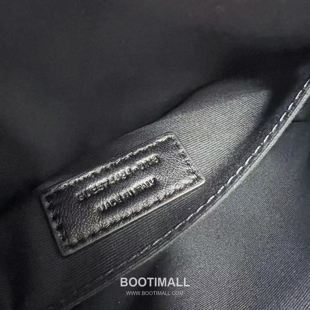 Saint Laurent Lou Calfskin Leather Camera Bag 574494 생로랑 루 카프스킨 레더 카메라 크로스백 23cm 18