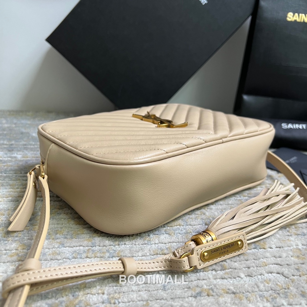 Saint Laurent Lou Calfskin Leather Camera Bag 574494 생로랑 루 카프스킨 레더 카메라 크로스백 23cm 4