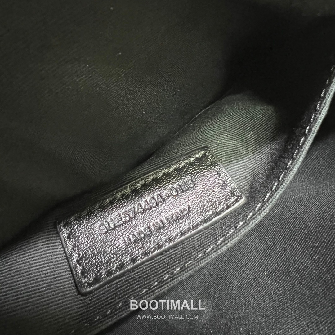 Saint Laurent Lou Calfskin Leather Camera Bag 574494 생로랑 루 카프스킨 레더 카메라 크로스백 23cm 9