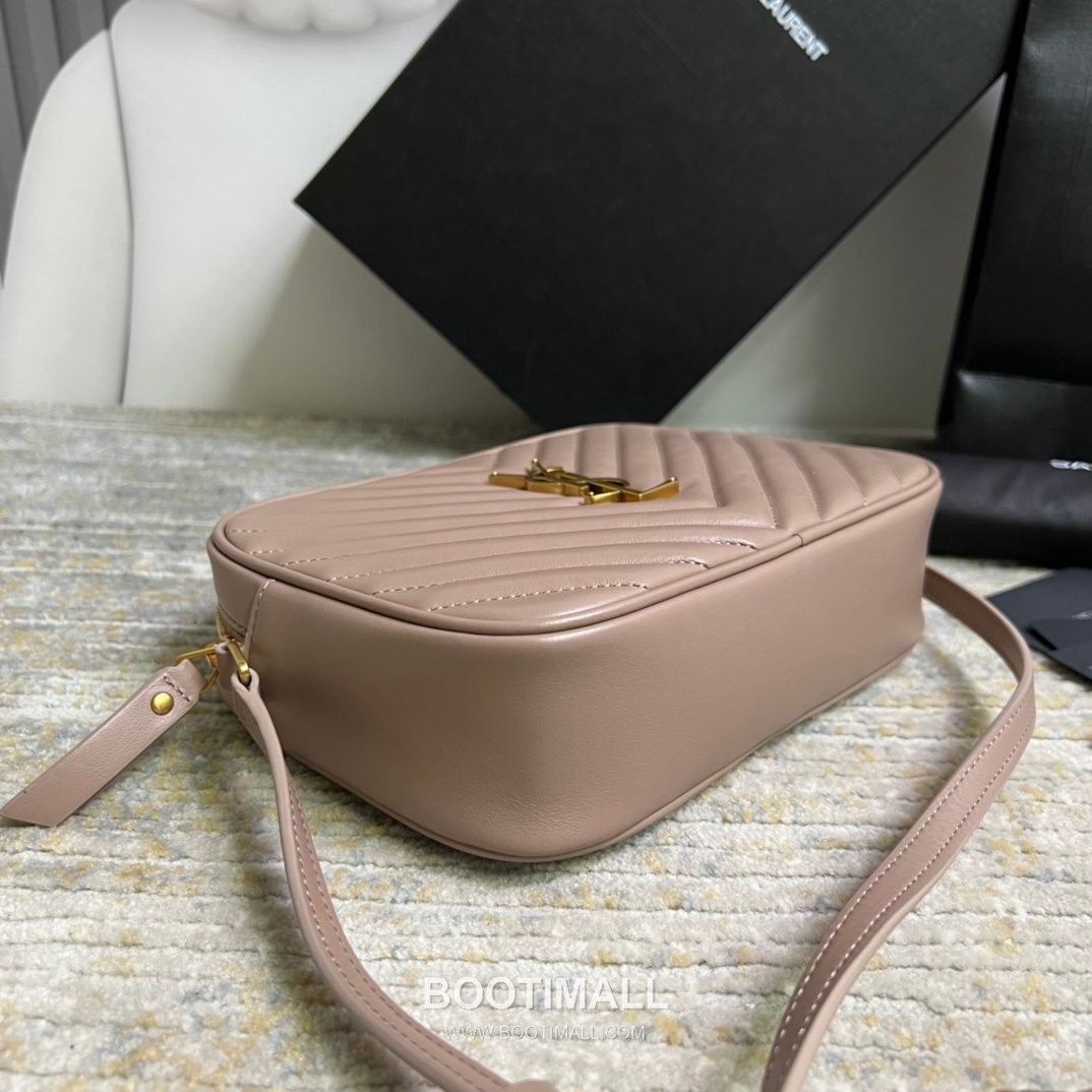 Saint Laurent Lou Calfskin Leather Camera Bag 574494 생로랑 루 카프스킨 레더 카메라 크로스백 23cm 4