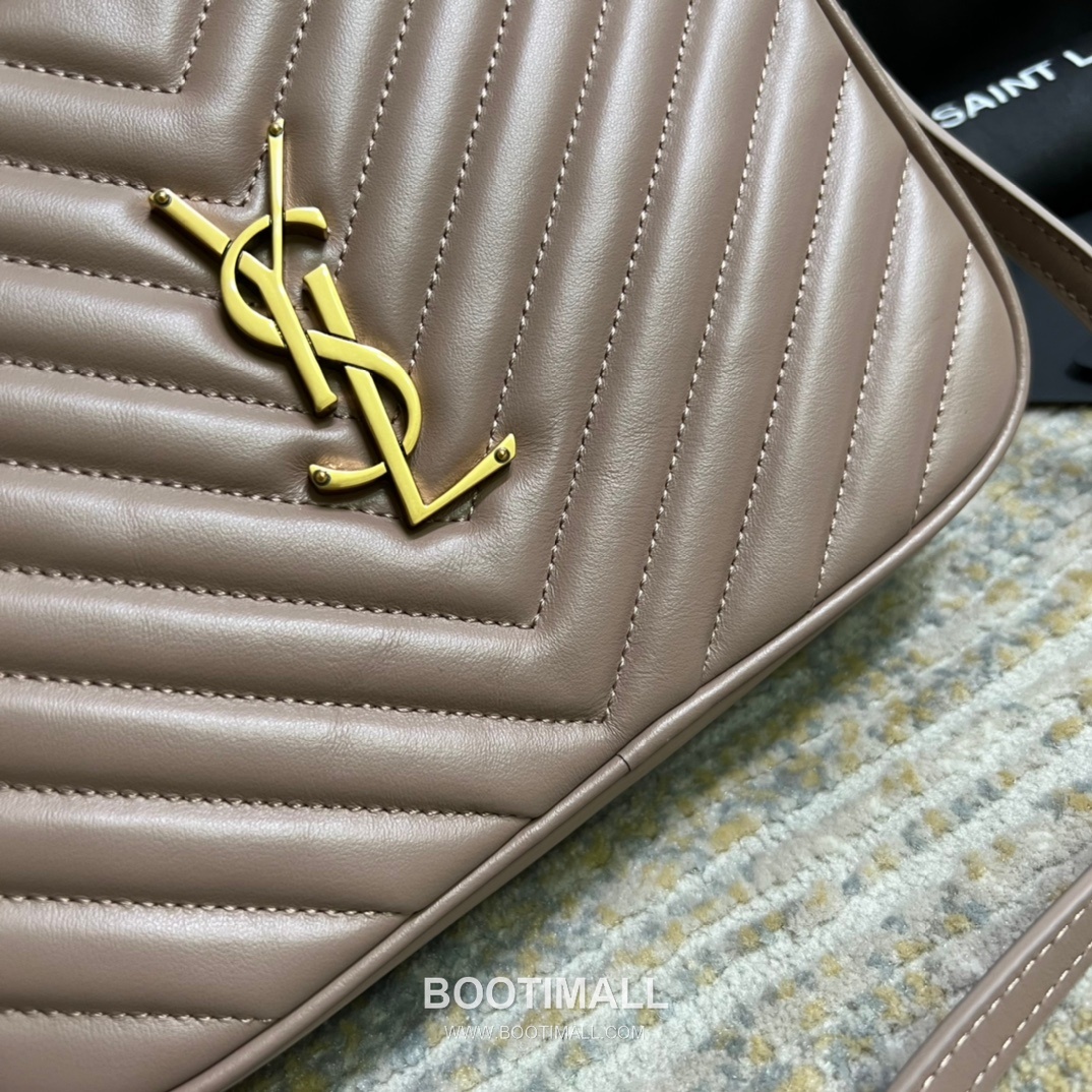 Saint Laurent Lou Calfskin Leather Camera Bag 574494 생로랑 루 카프스킨 레더 카메라 크로스백 23cm 5