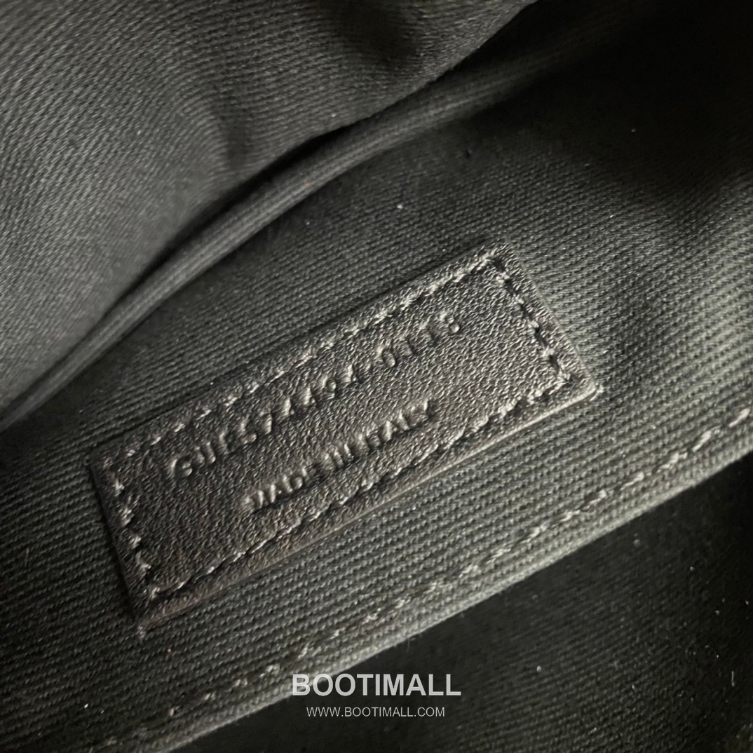 Saint Laurent Lou Calfskin Leather Camera Bag 574494 생로랑 루 카프스킨 레더 카메라 크로스백 23cm 16