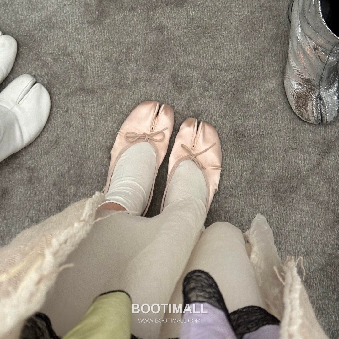 Maison Margiela MM6 Tabi Silk Leather Split Toe Ballet Flats 메종 마르지엘라 MM6 타비 실크 레더 스플릿토 발레 플랫 슈즈 1