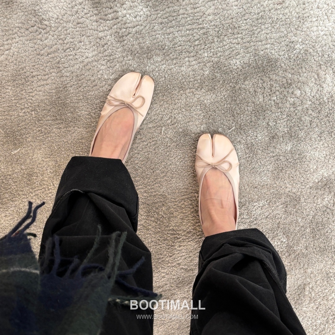 Maison Margiela MM6 Tabi Silk Leather Split Toe Ballet Flats 메종 마르지엘라 MM6 타비 실크 레더 스플릿토 발레 플랫 슈즈 3