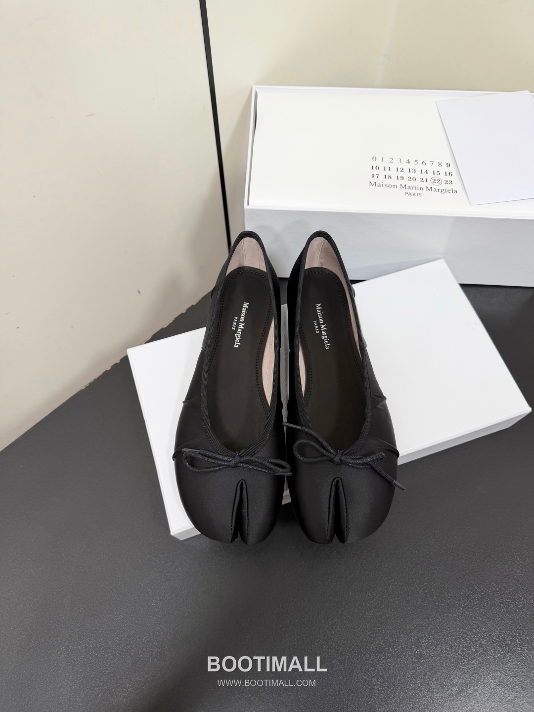Maison Margiela MM6 Tabi Silk Leather Split Toe Ballet Flats 메종 마르지엘라 MM6 타비 실크 레더 스플릿토 발레 플랫 슈즈 1