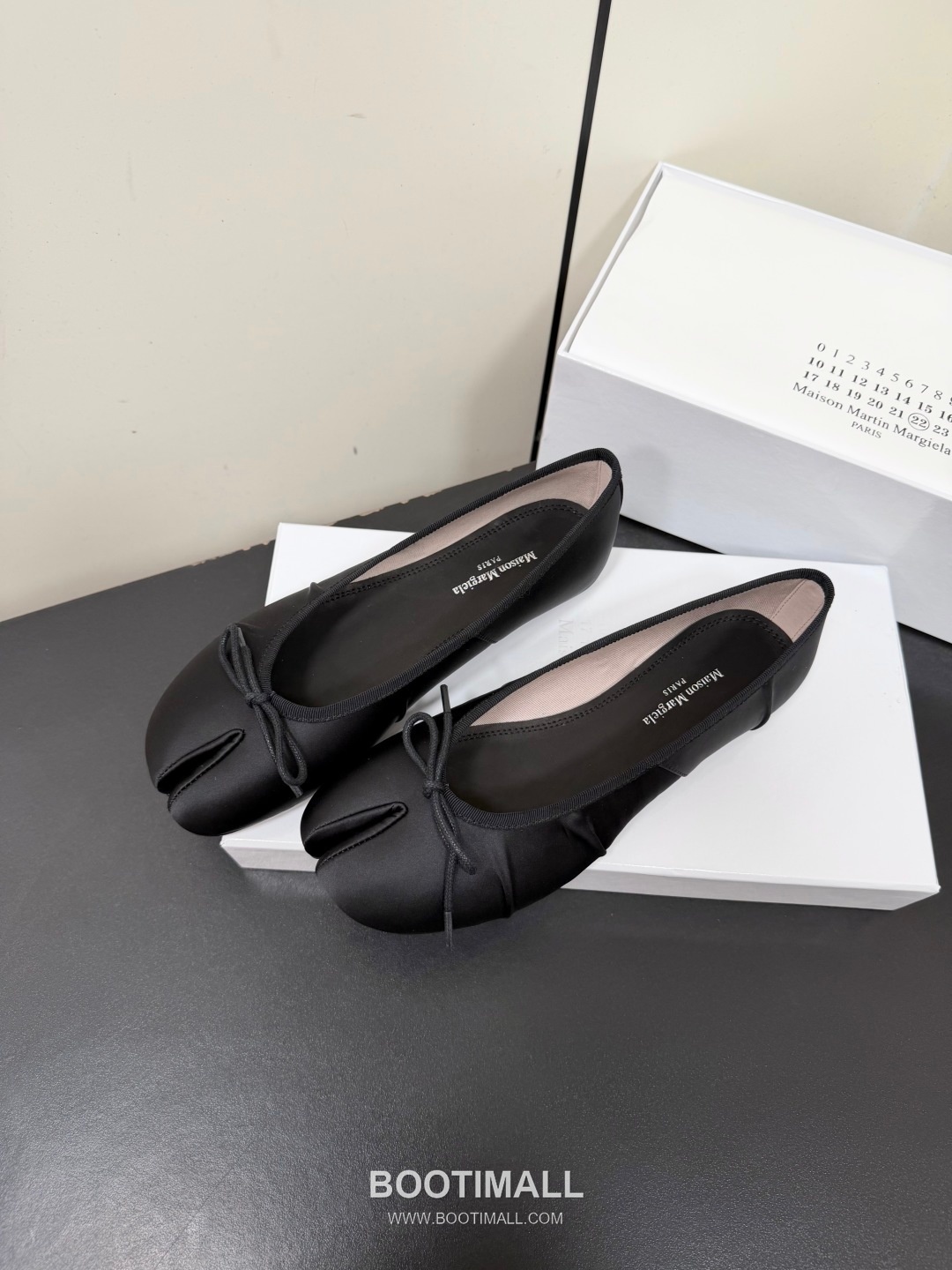 Maison Margiela MM6 Tabi Silk Leather Split Toe Ballet Flats 메종 마르지엘라 MM6 타비 실크 레더 스플릿토 발레 플랫 슈즈 3