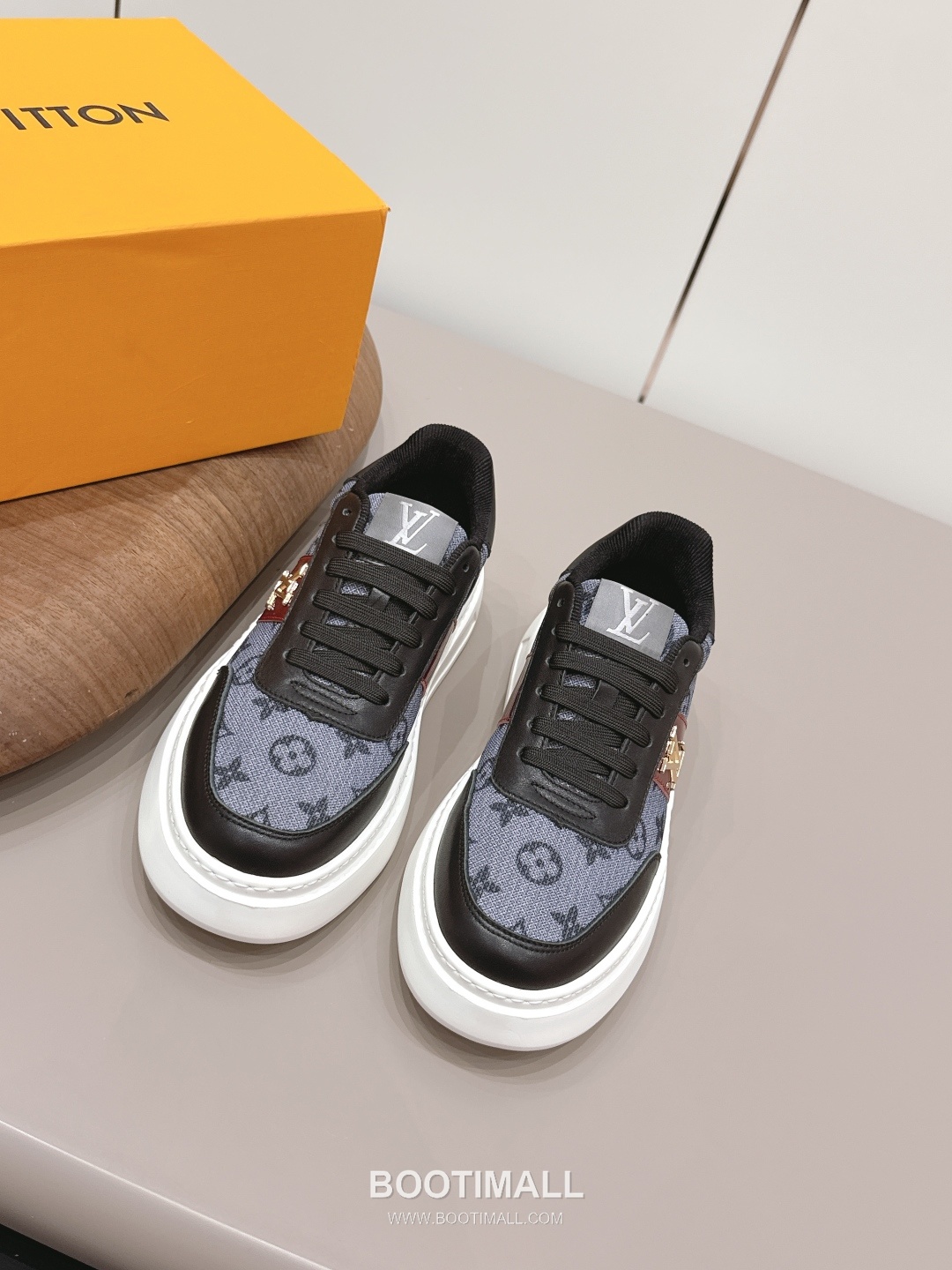 Louis Vuitton Trainer Leather Fabric Chunky Sole Sneakers 루이비통 트레이너 레더 패브릭 청키솔 스니커즈 1