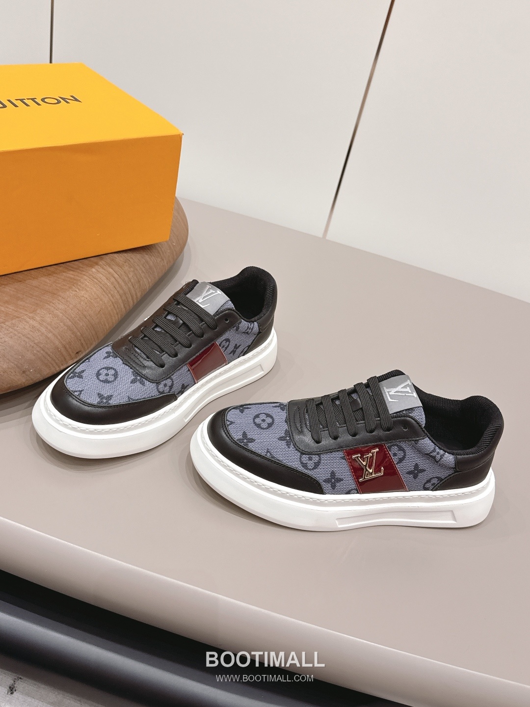 Louis Vuitton Trainer Leather Fabric Chunky Sole Sneakers 루이비통 트레이너 레더 패브릭 청키솔 스니커즈 2