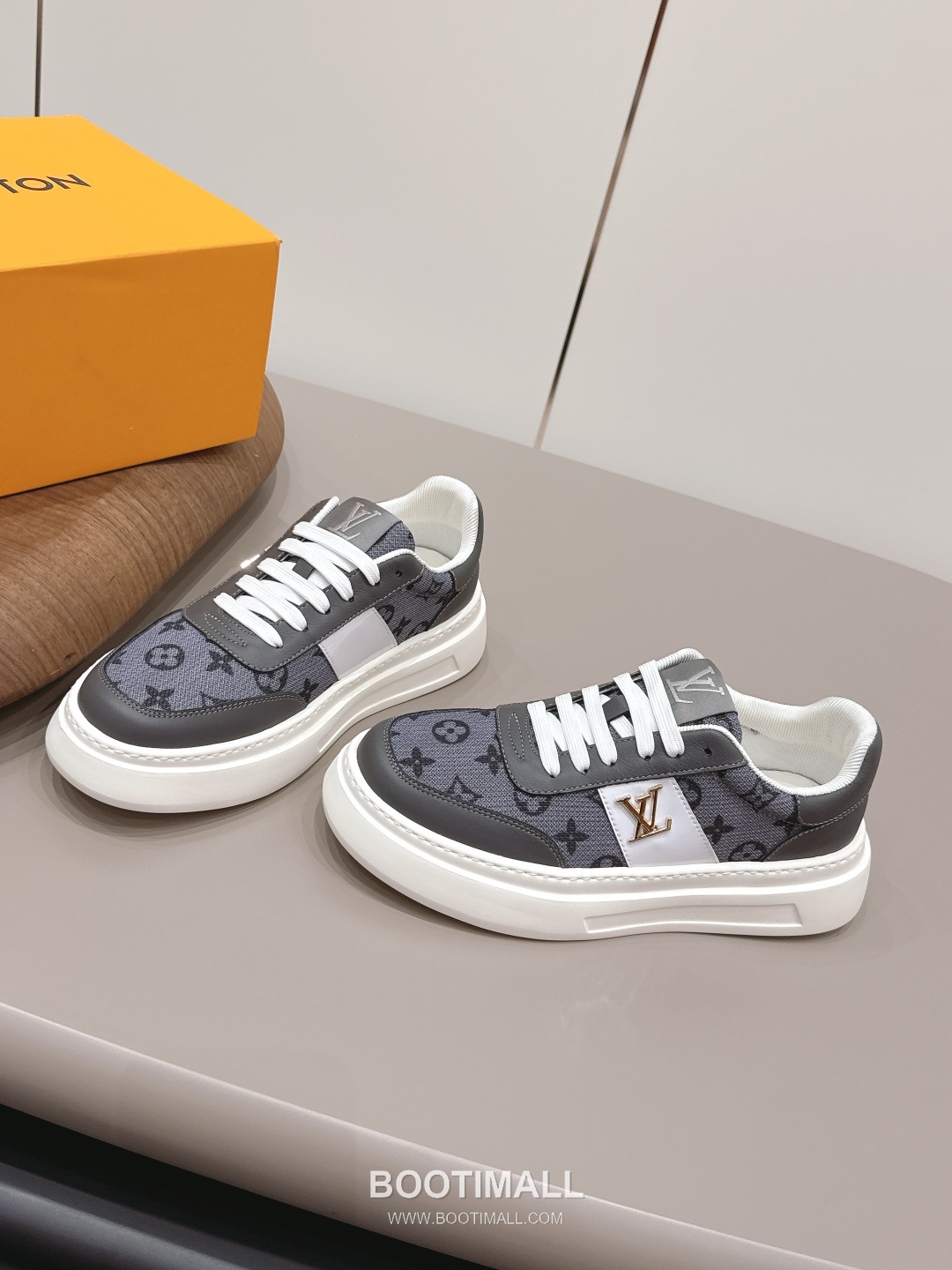 Louis Vuitton Trainer Leather Fabric Chunky Sole Sneakers 루이비통 트레이너 레더 패브릭 청키솔 스니커즈 2