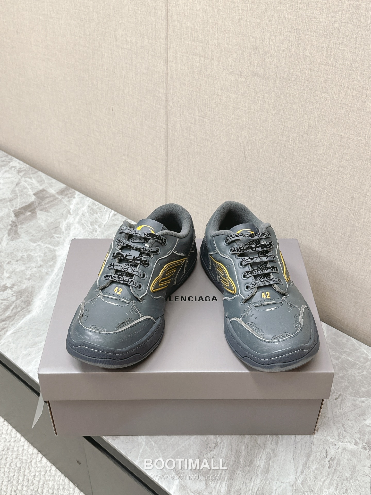 Balenciaga Hamptons Leather Distressed Chunky Sneakers 발렌시아가 햄튼스 레더 디스트레스드 청키 스니커즈 5